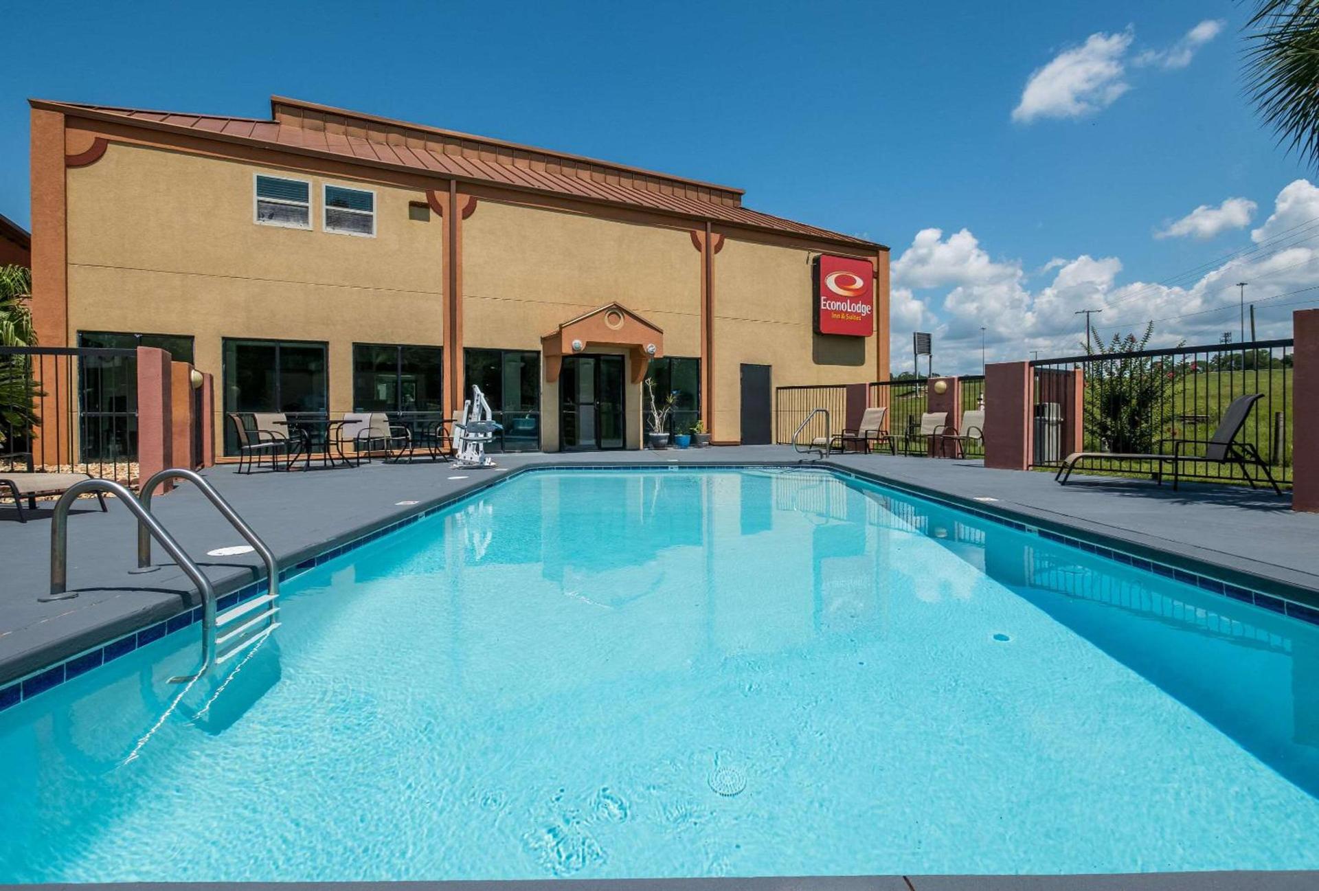 Econo Lodge Inn & Suites Diamondhead photo 25