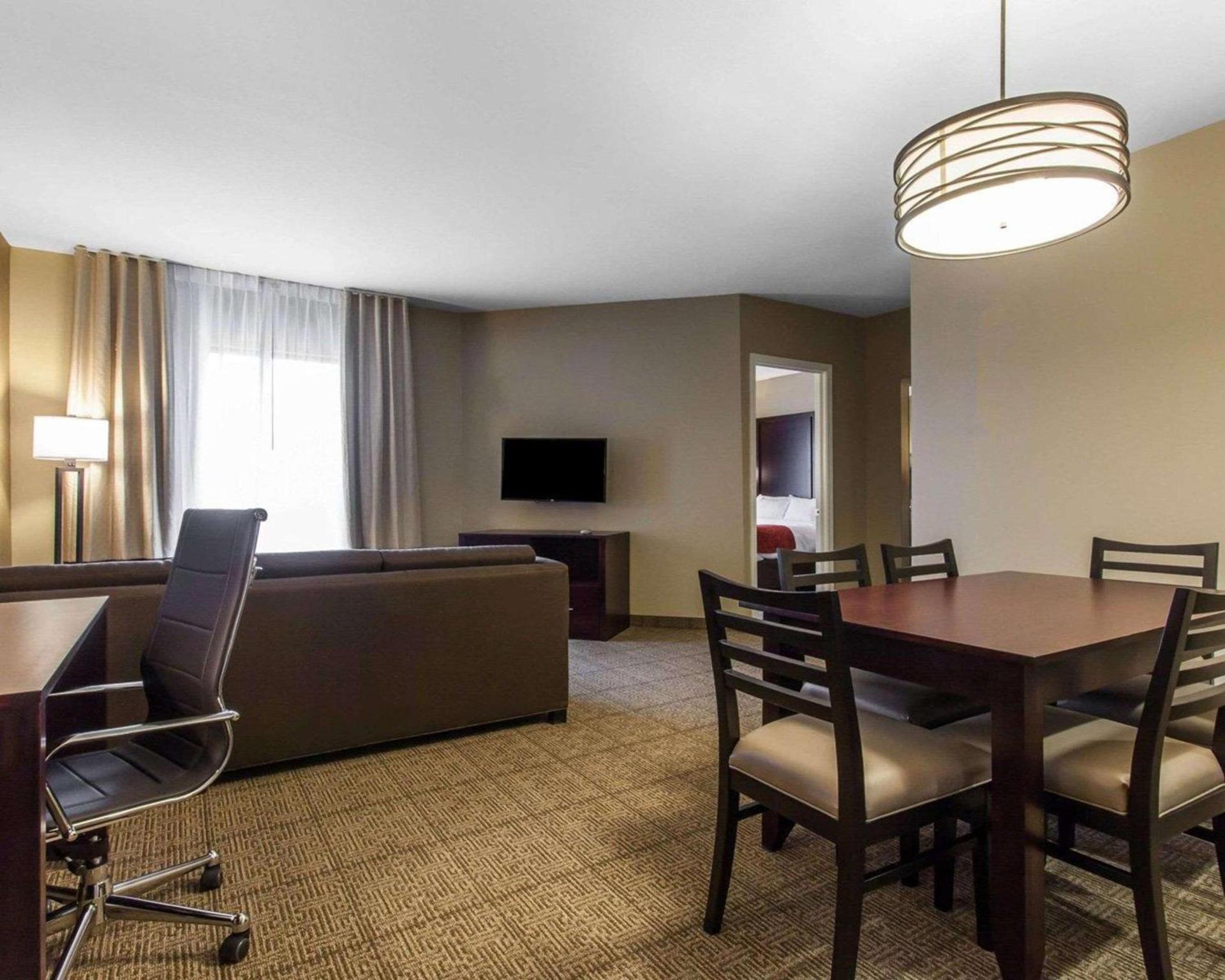 Comfort Suites-Youngstown North photo 19