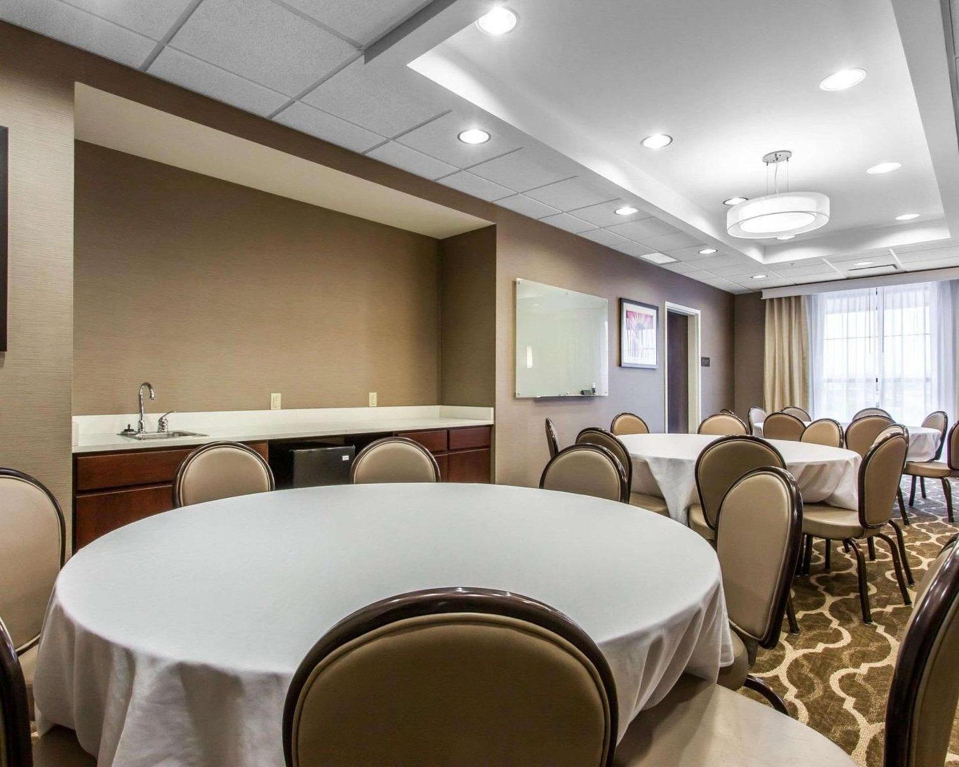 Comfort Suites-Youngstown North photo 27
