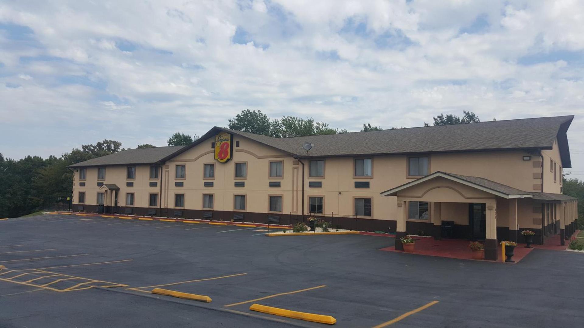 Super 8 by Wyndham Warrensburg photo 32