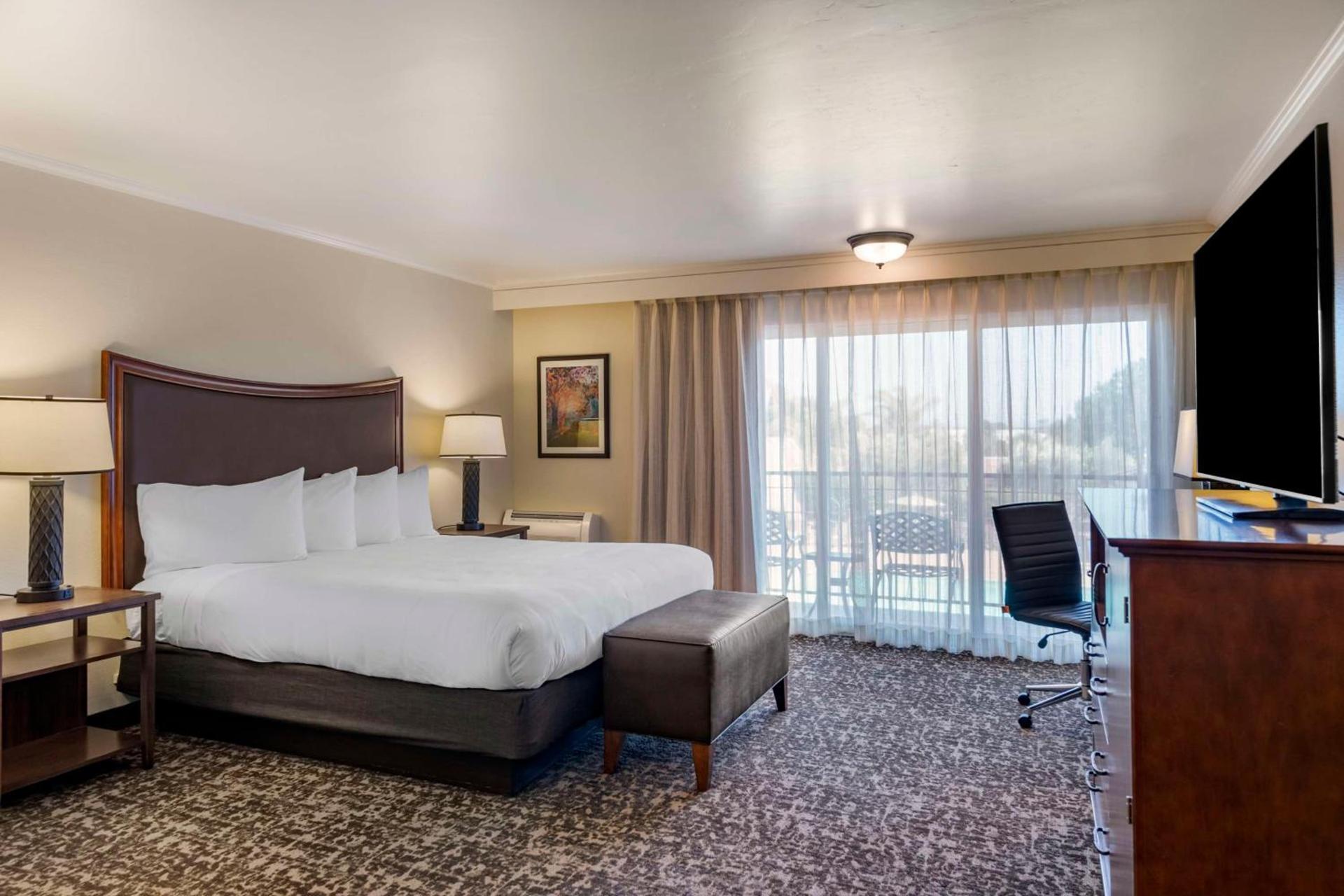Best Western Plus Royal Oak Hotel photo 19