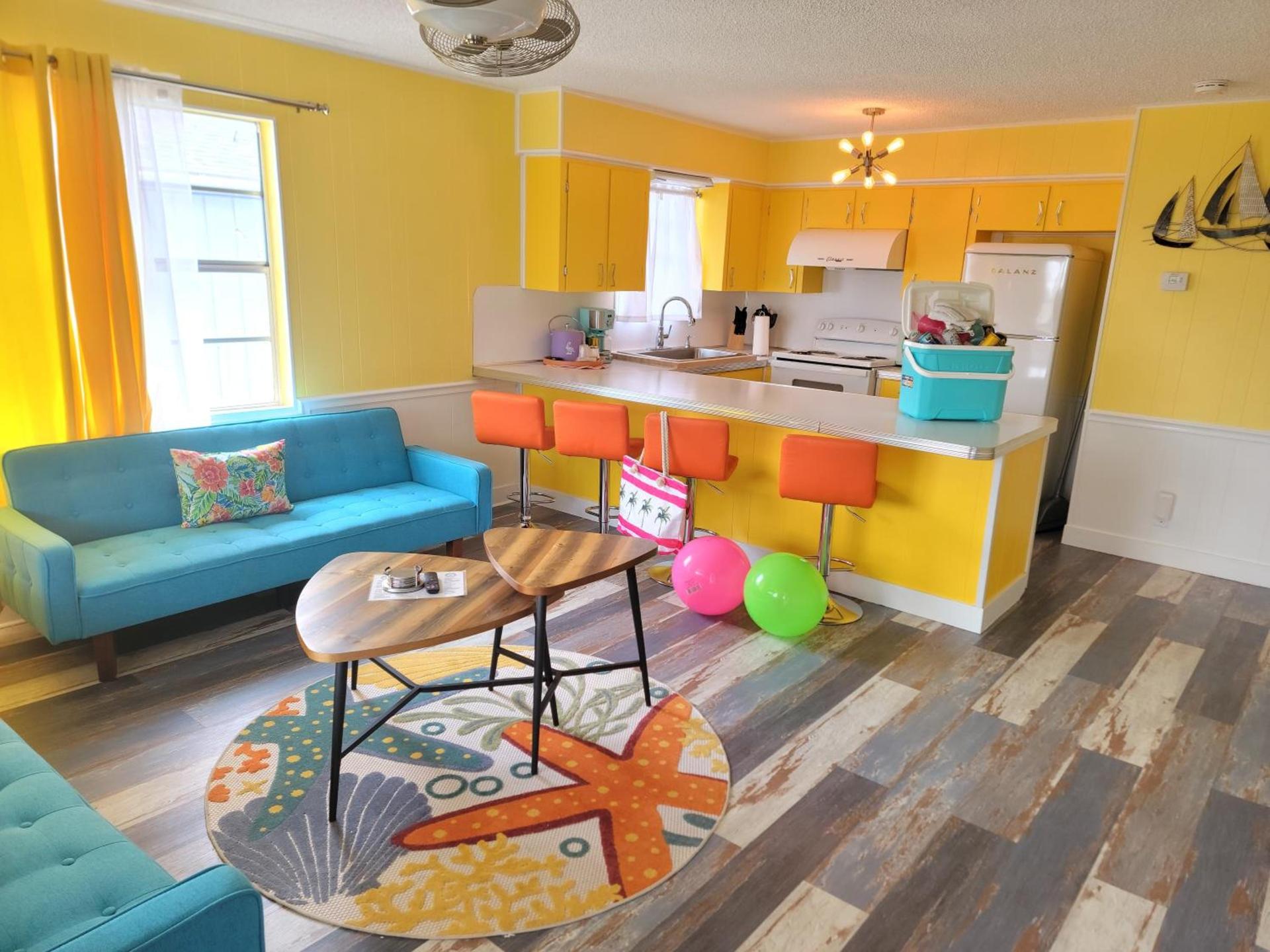 Upper Deck Hotel and Bar - Adults Only photo 12