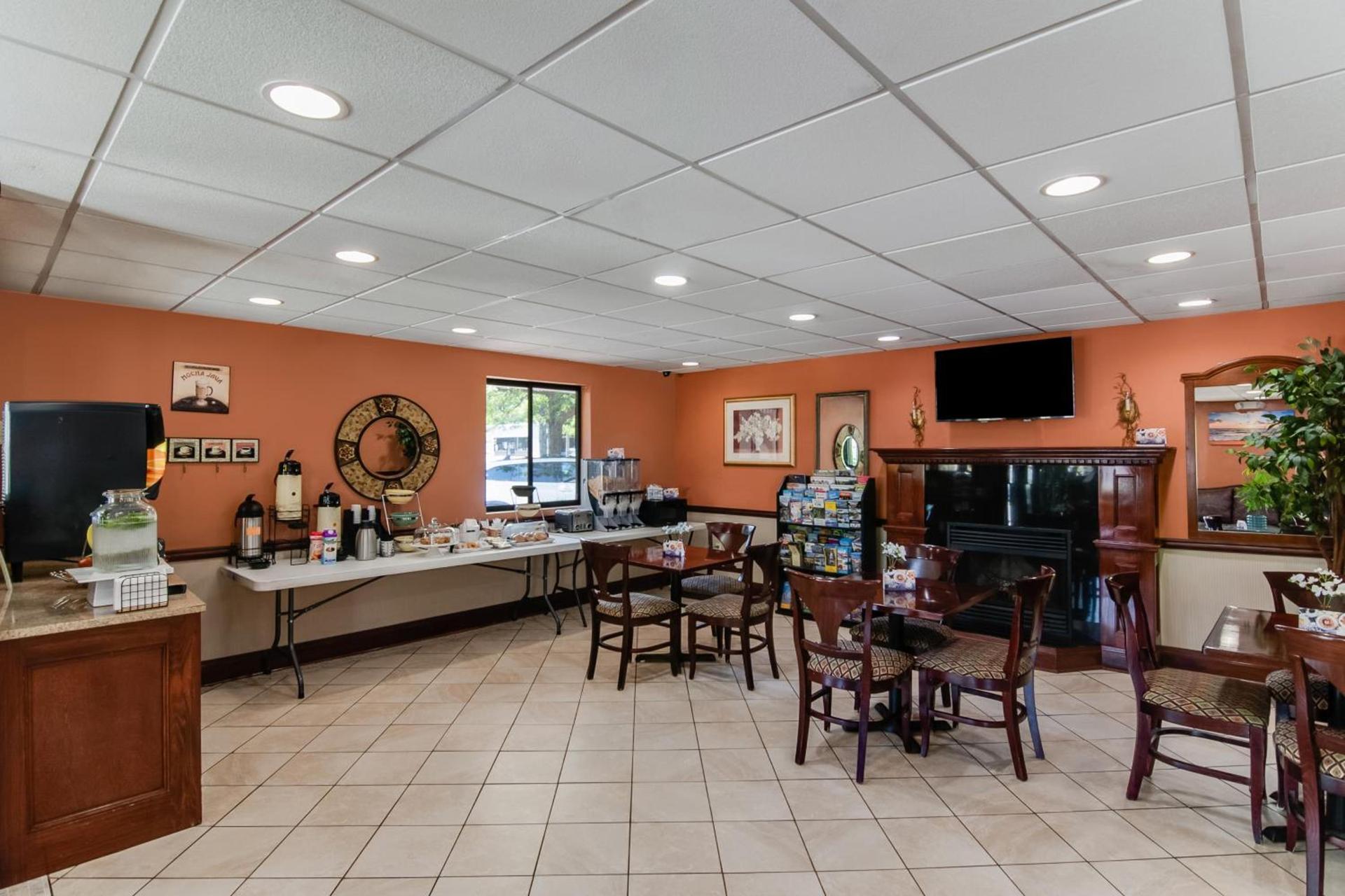 Americas Best Value Inn Torrington, CT photo 3