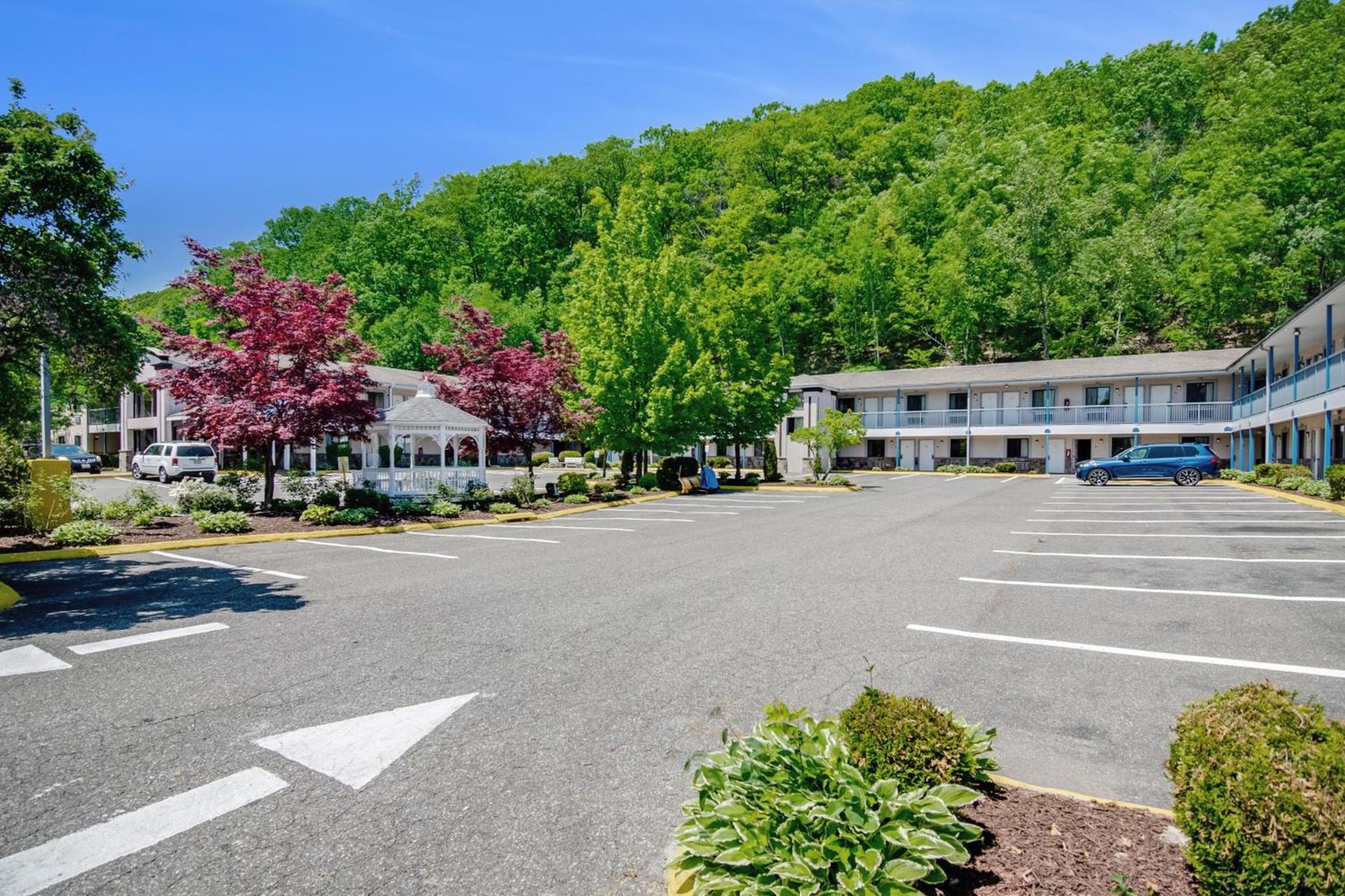 Americas Best Value Inn Torrington, CT photo 21