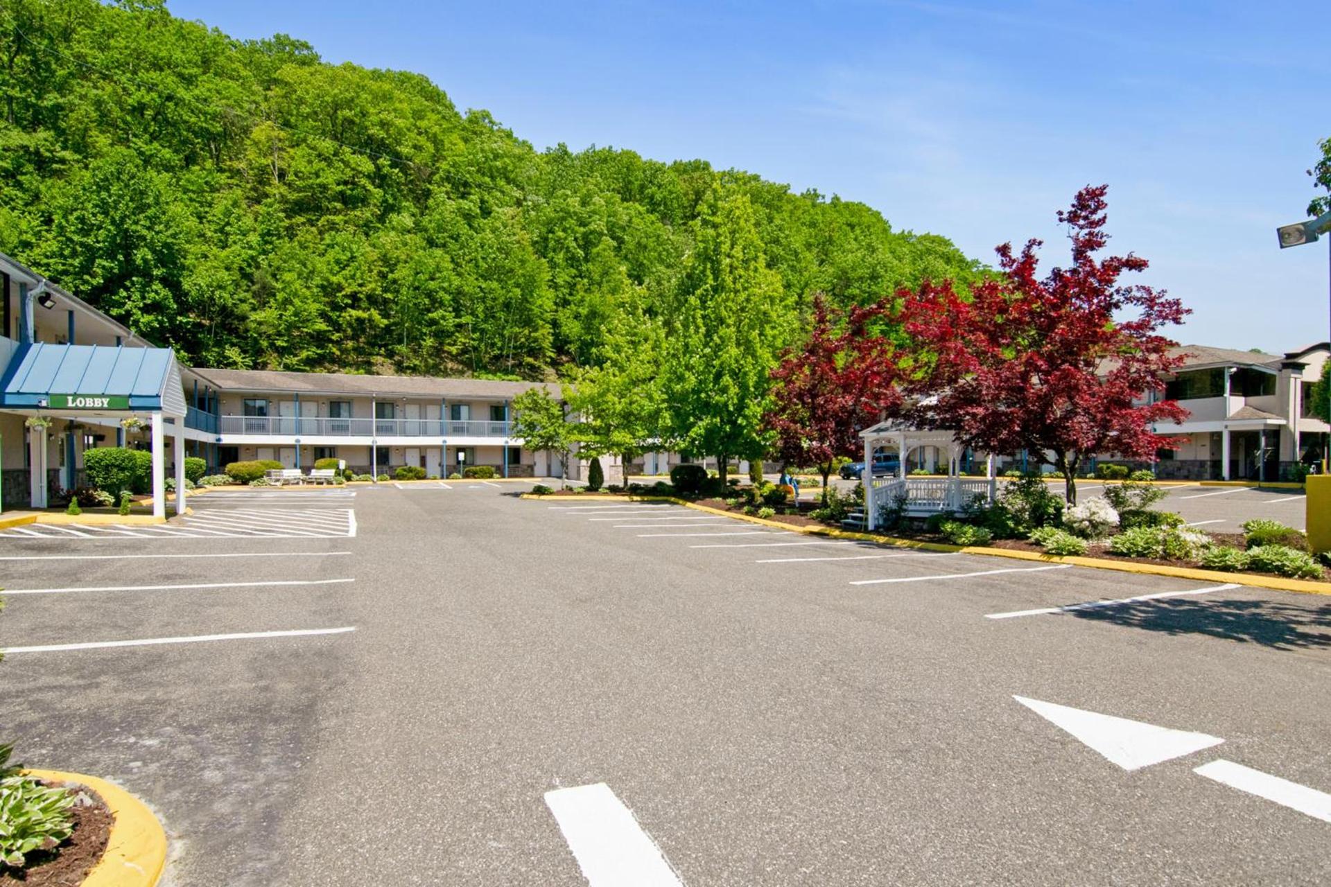 Americas Best Value Inn Torrington, CT photo 4