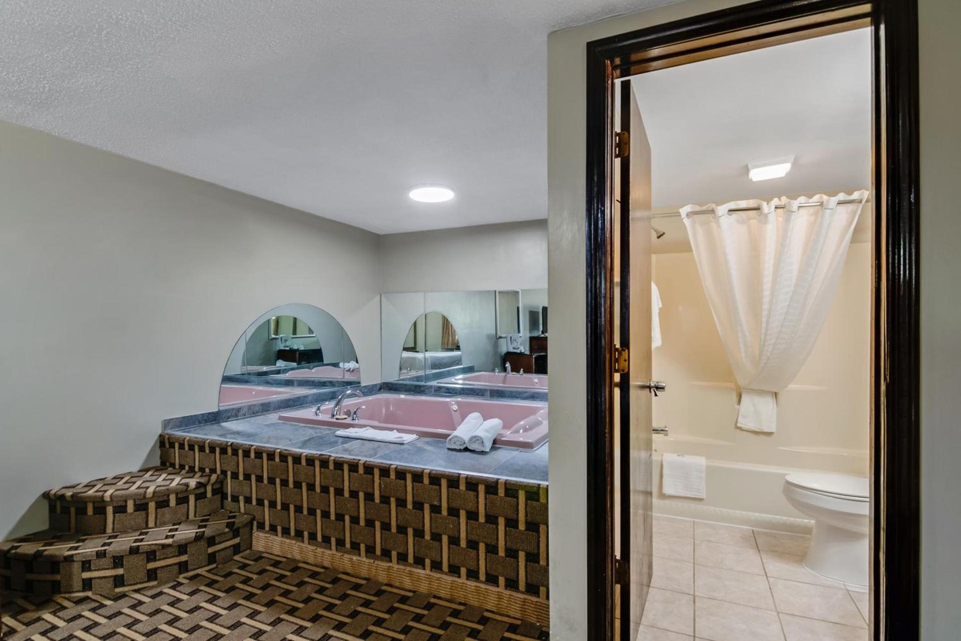 Americas Best Value Inn Torrington, CT photo 6