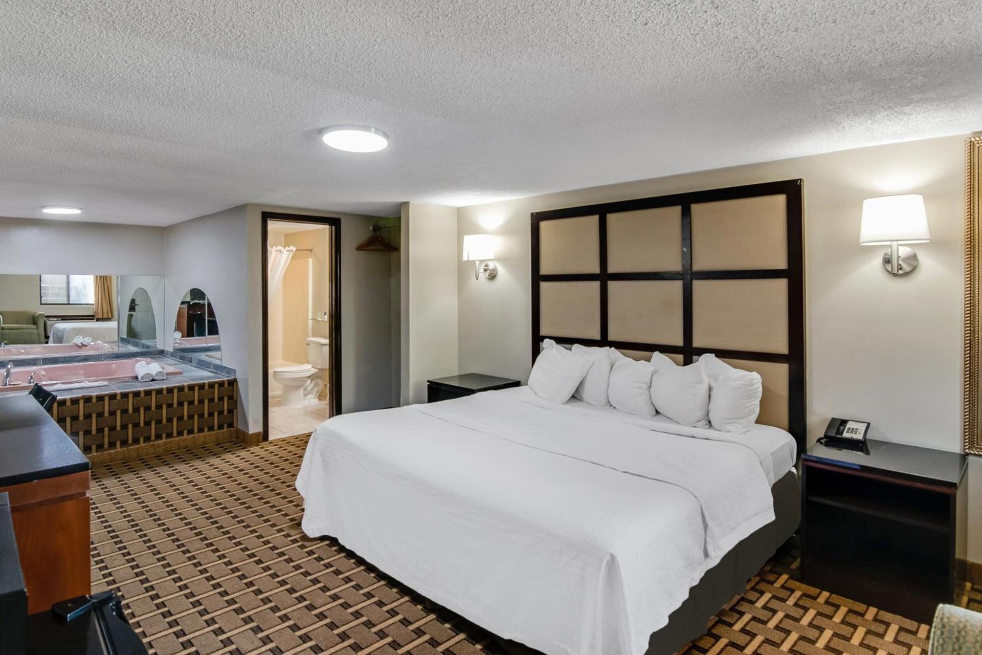 Americas Best Value Inn Torrington, CT photo 5