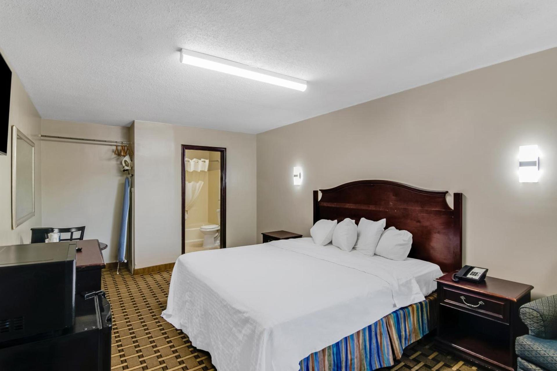 Americas Best Value Inn Torrington, CT photo 10