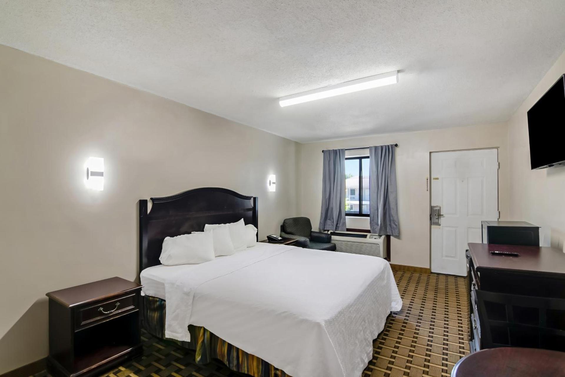 Americas Best Value Inn Torrington, CT photo 11