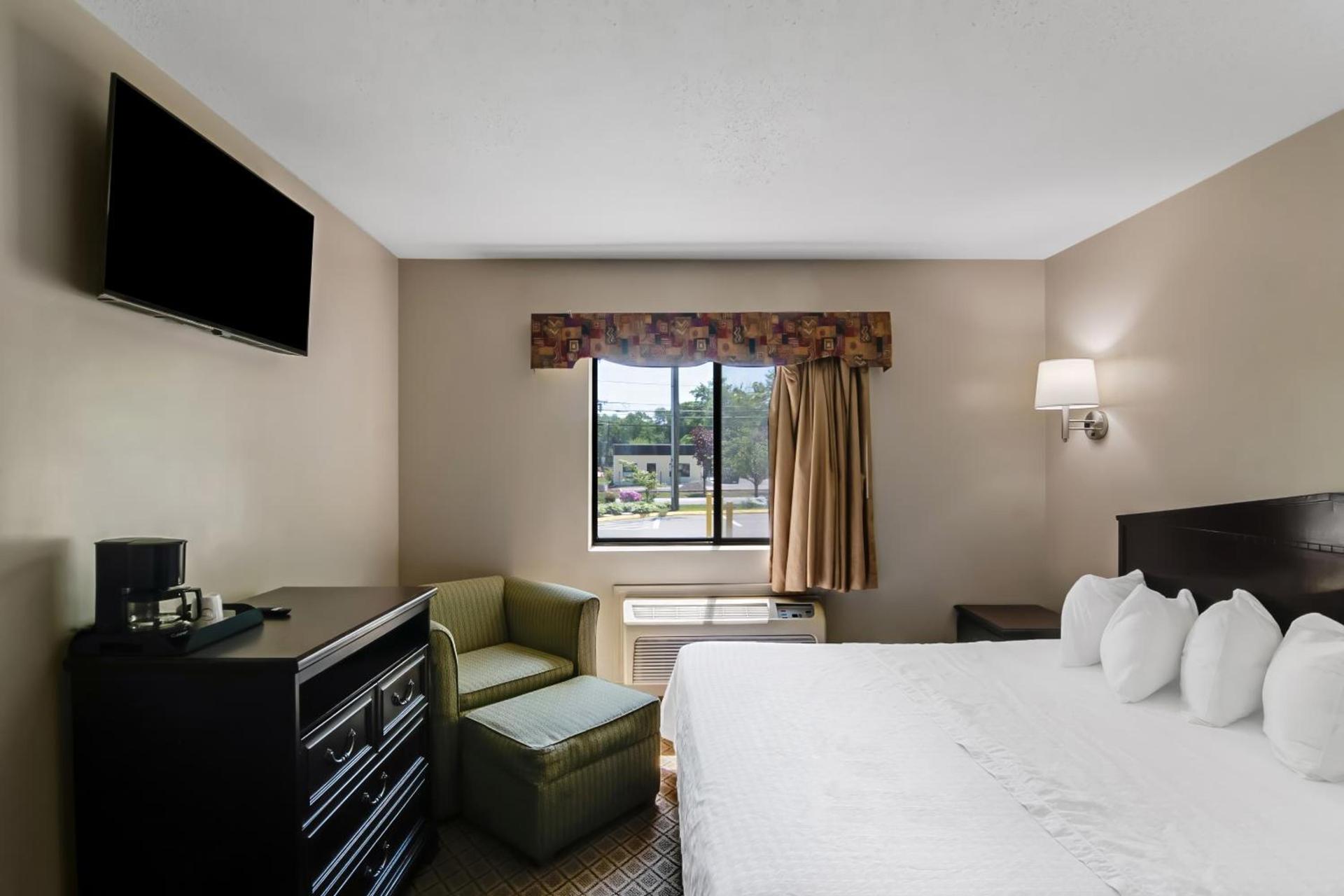 Americas Best Value Inn Torrington, CT photo 14