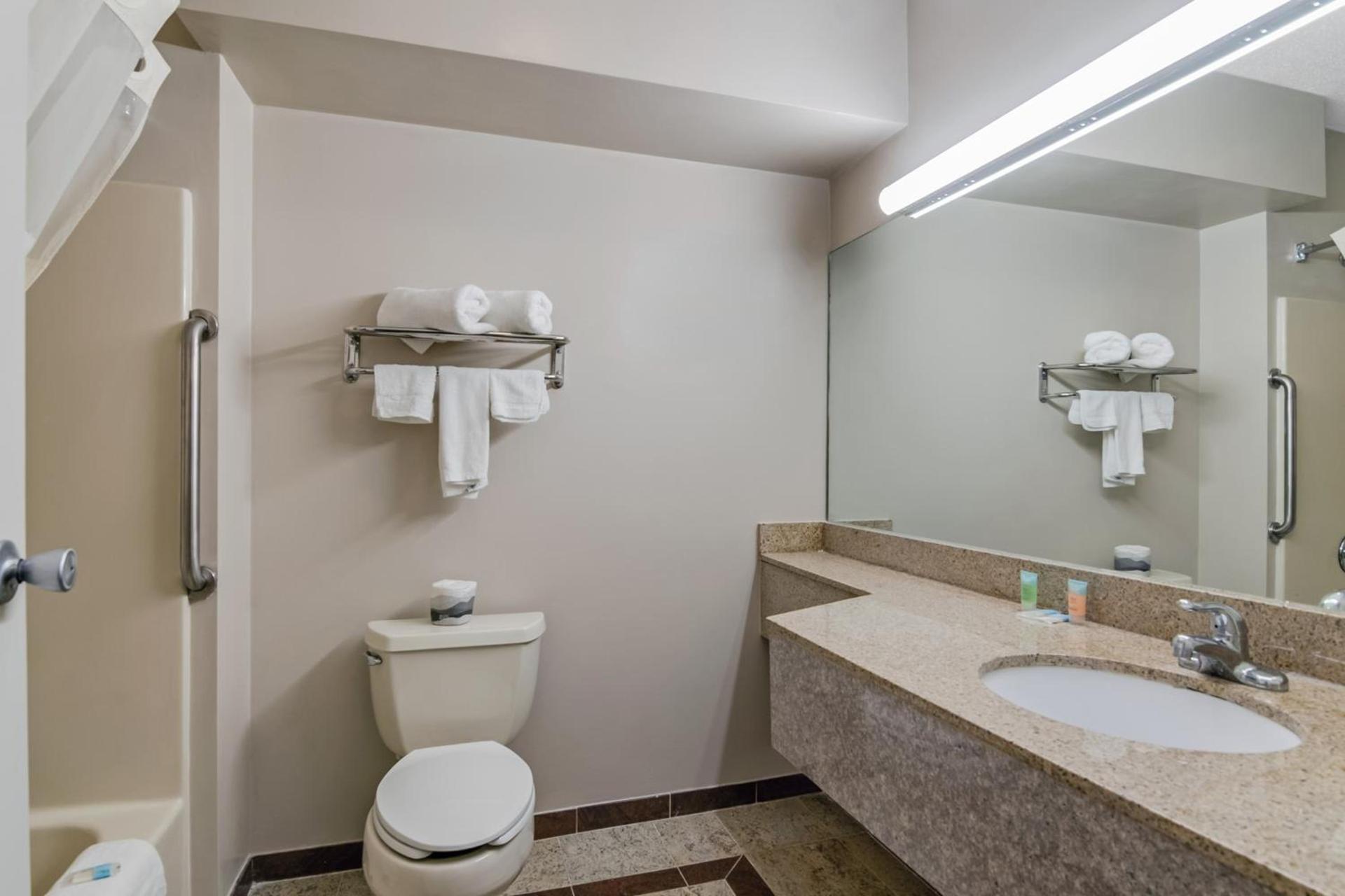 Americas Best Value Inn Torrington, CT photo 12