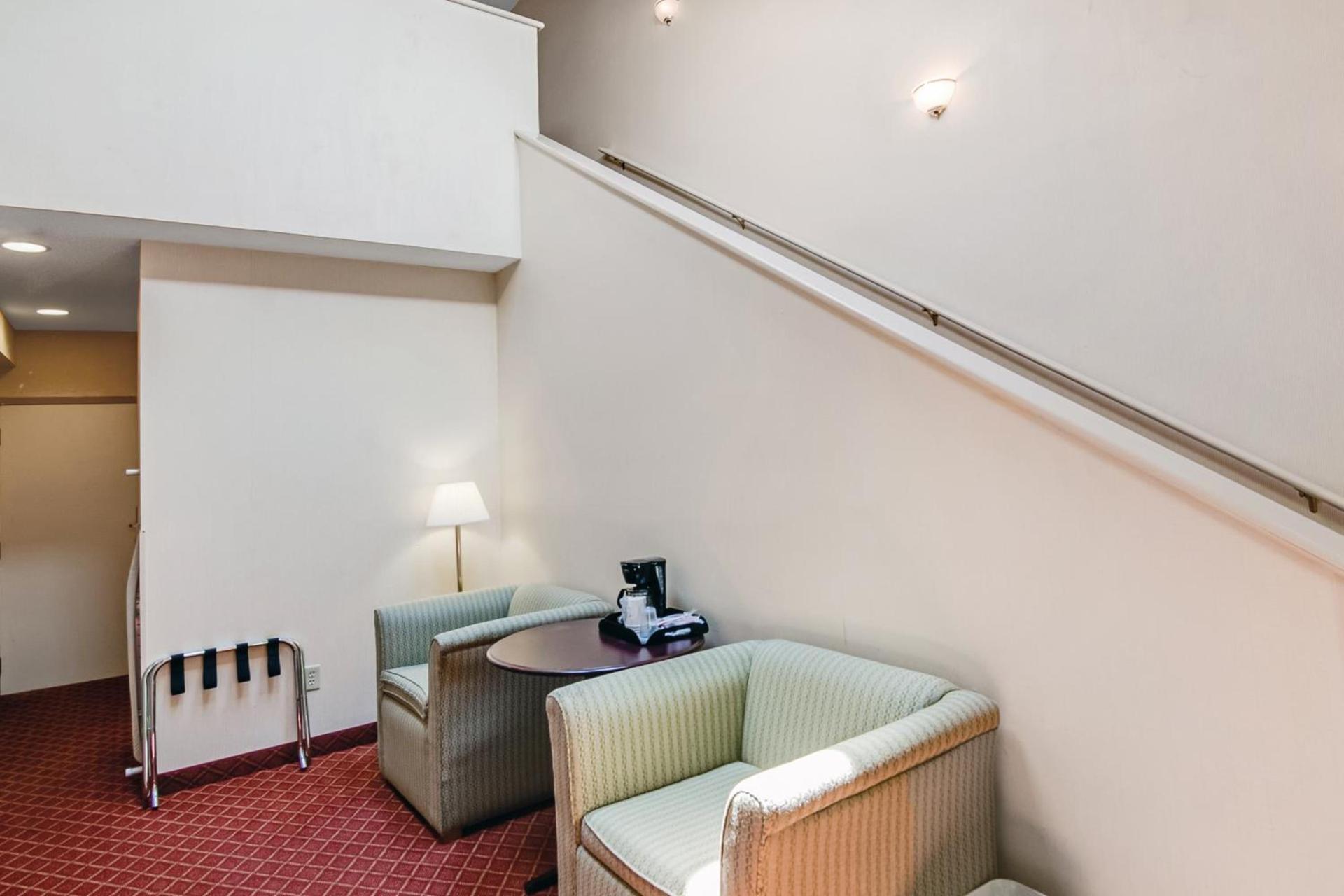 Americas Best Value Inn Torrington, CT photo 17