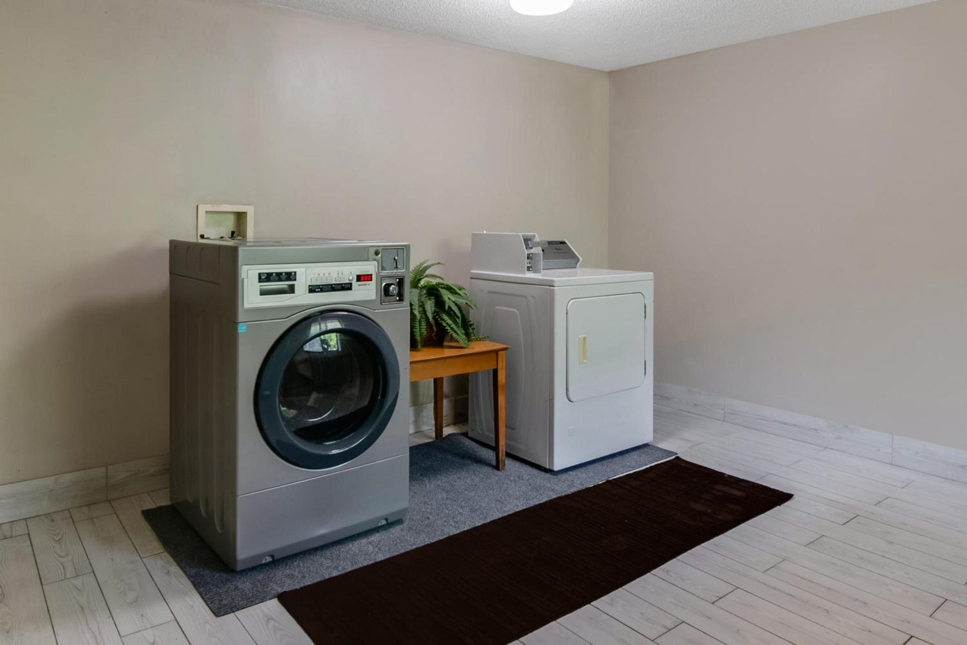 Americas Best Value Inn Torrington, CT photo 18