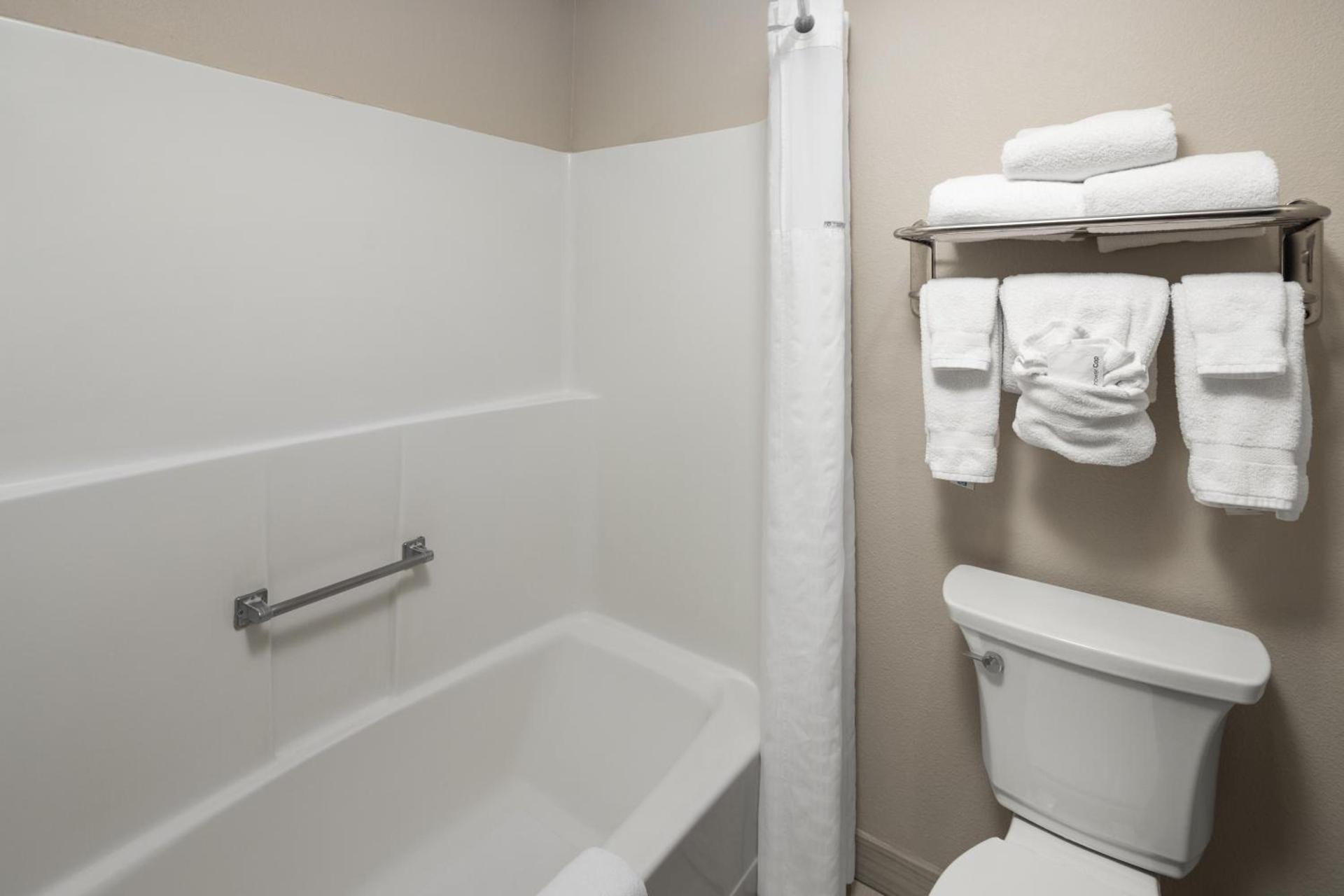 Ramada by Wyndham Moses Lake photo 58