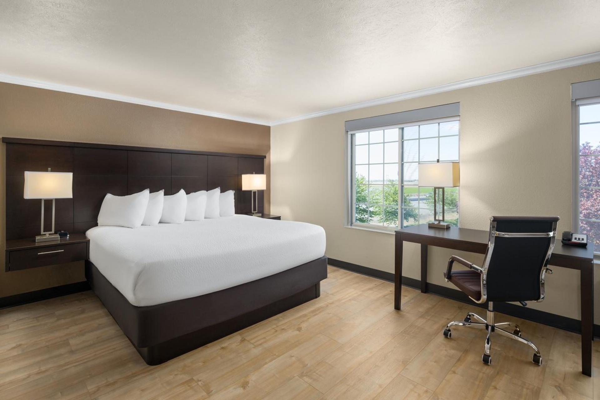 Ramada by Wyndham Moses Lake photo 54