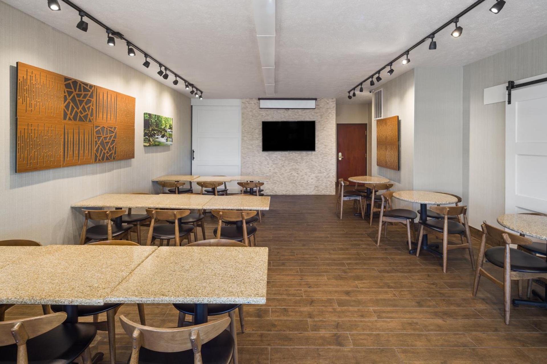 Ramada by Wyndham Moses Lake photo 50