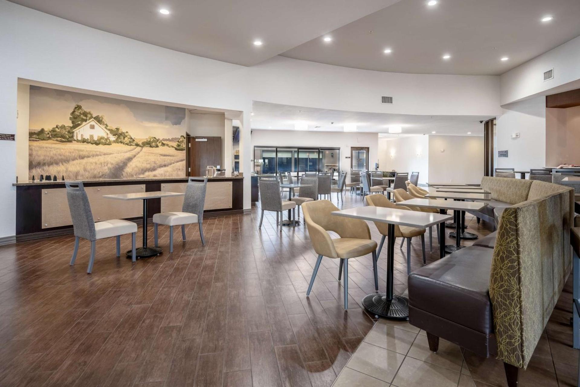 Best Western Premier Bryan College Station photo 42