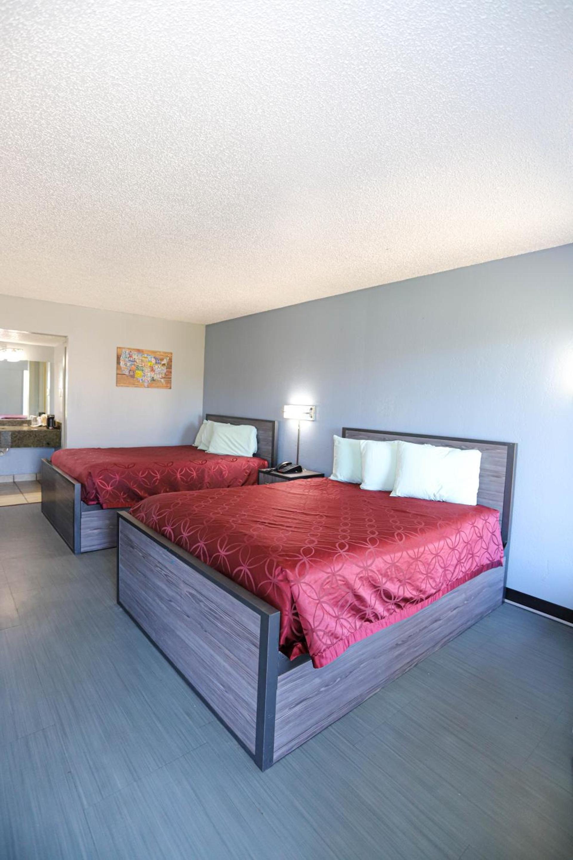 Express Inn photo 17