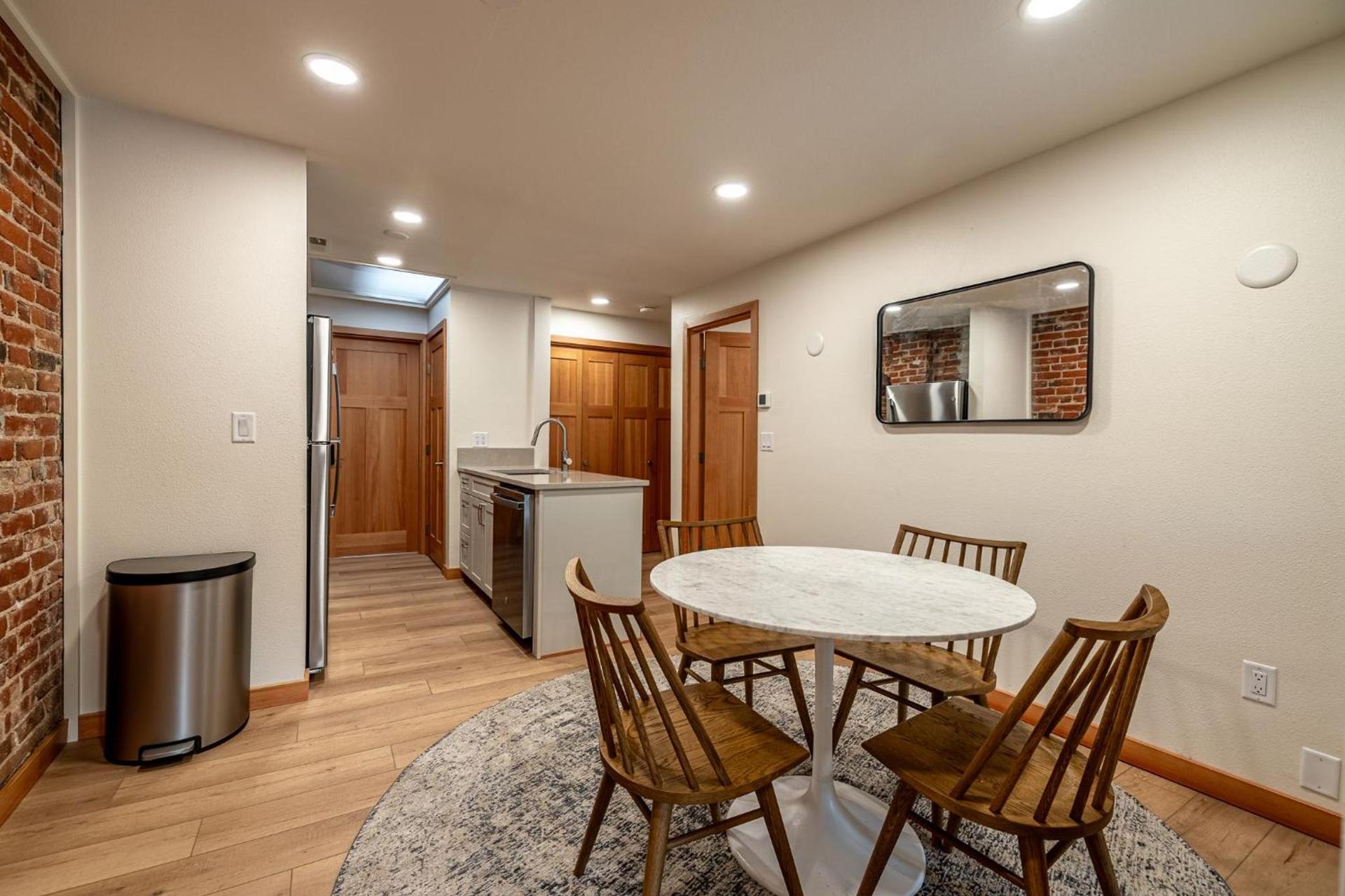 Bavarian Lodge Suites photo 10