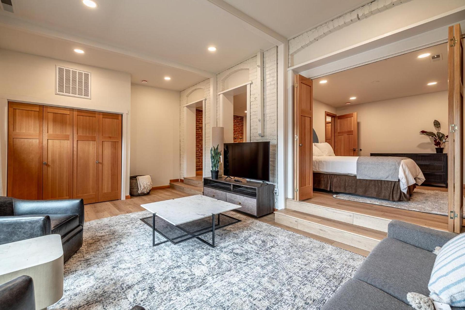 Bavarian Lodge Suites photo 17
