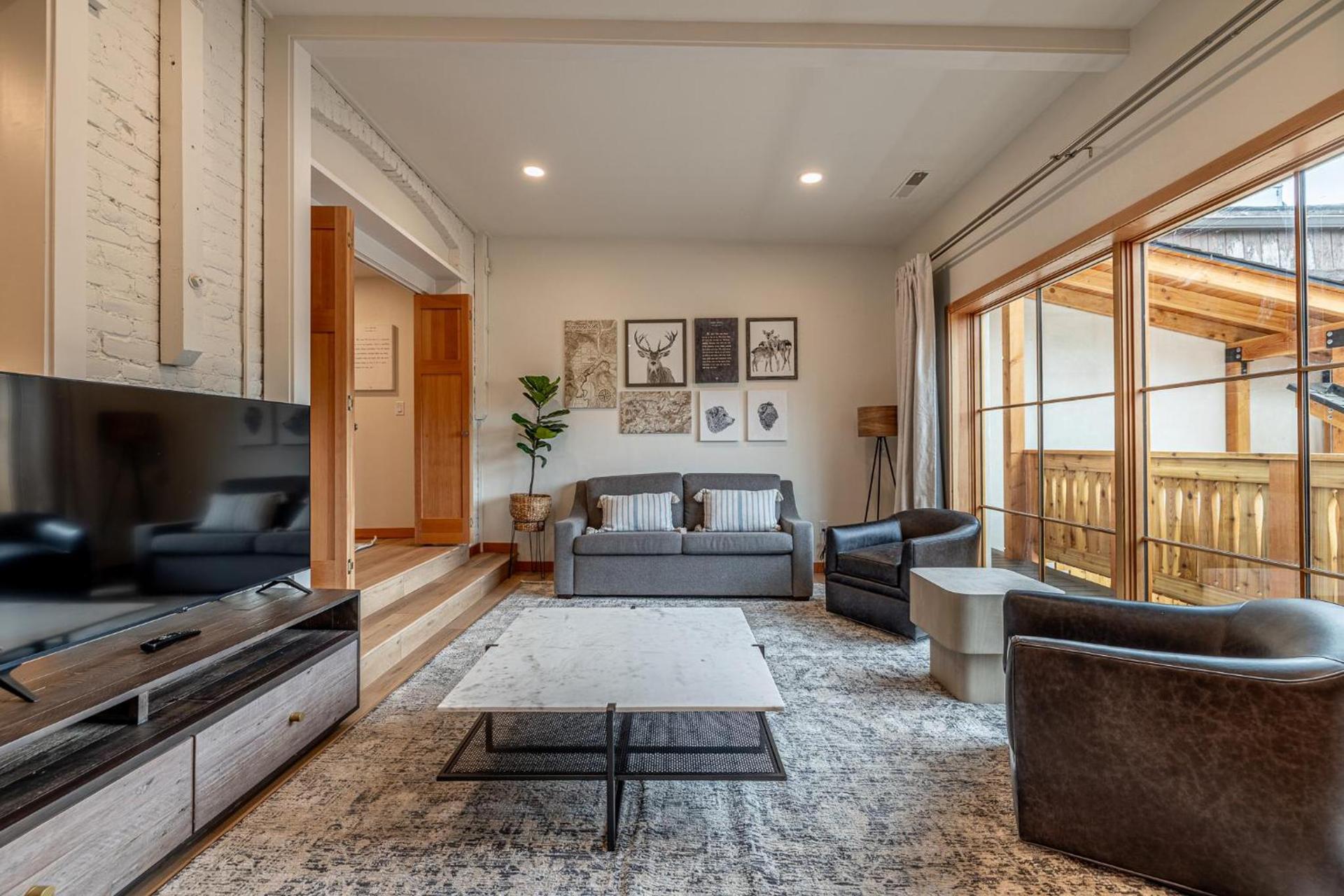 Bavarian Lodge Suites photo 18