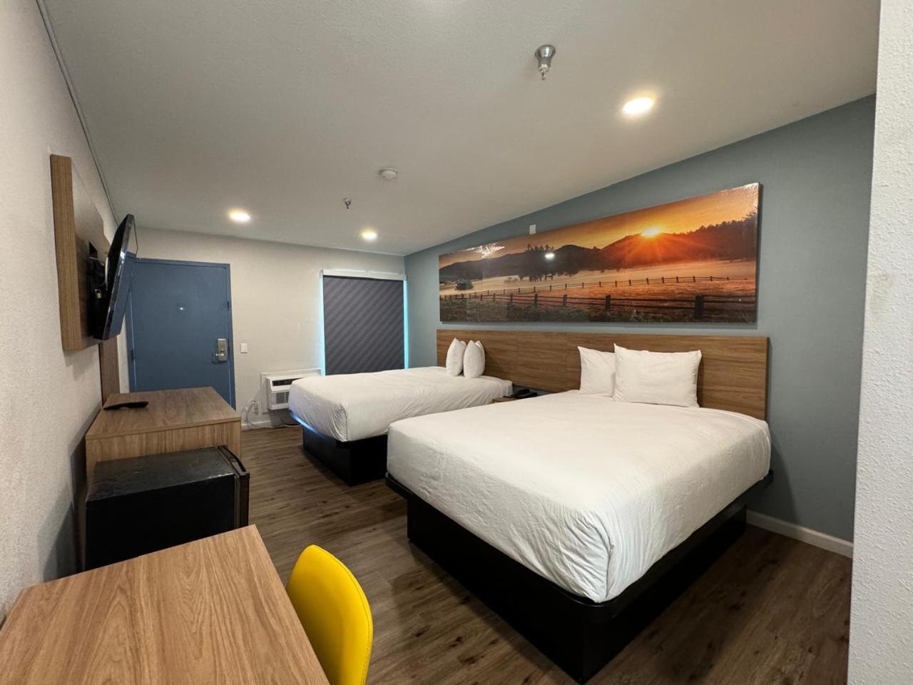 Days-Inn by Wyndham Bakersfield photo 7
