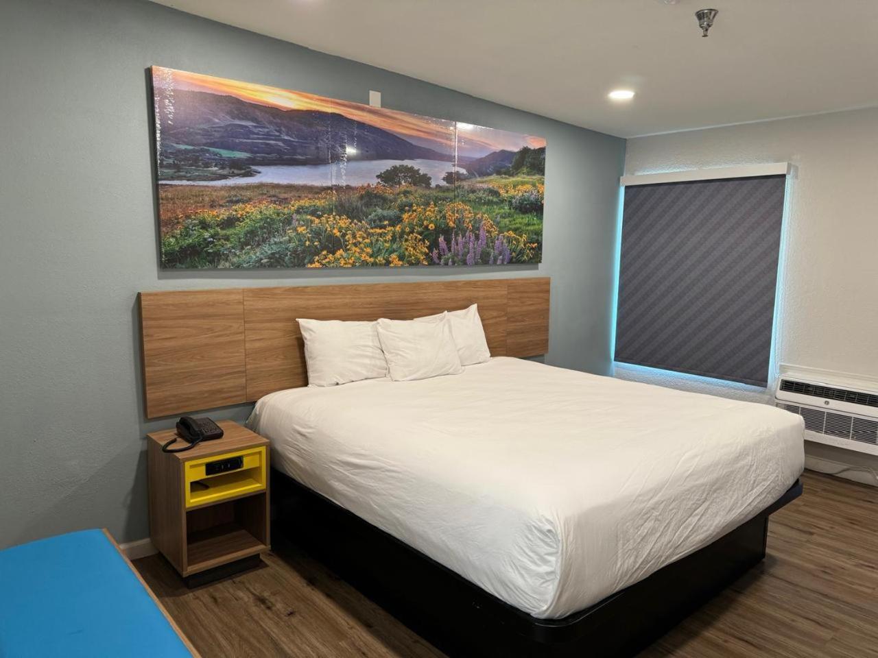 Days-Inn by Wyndham Bakersfield photo 5