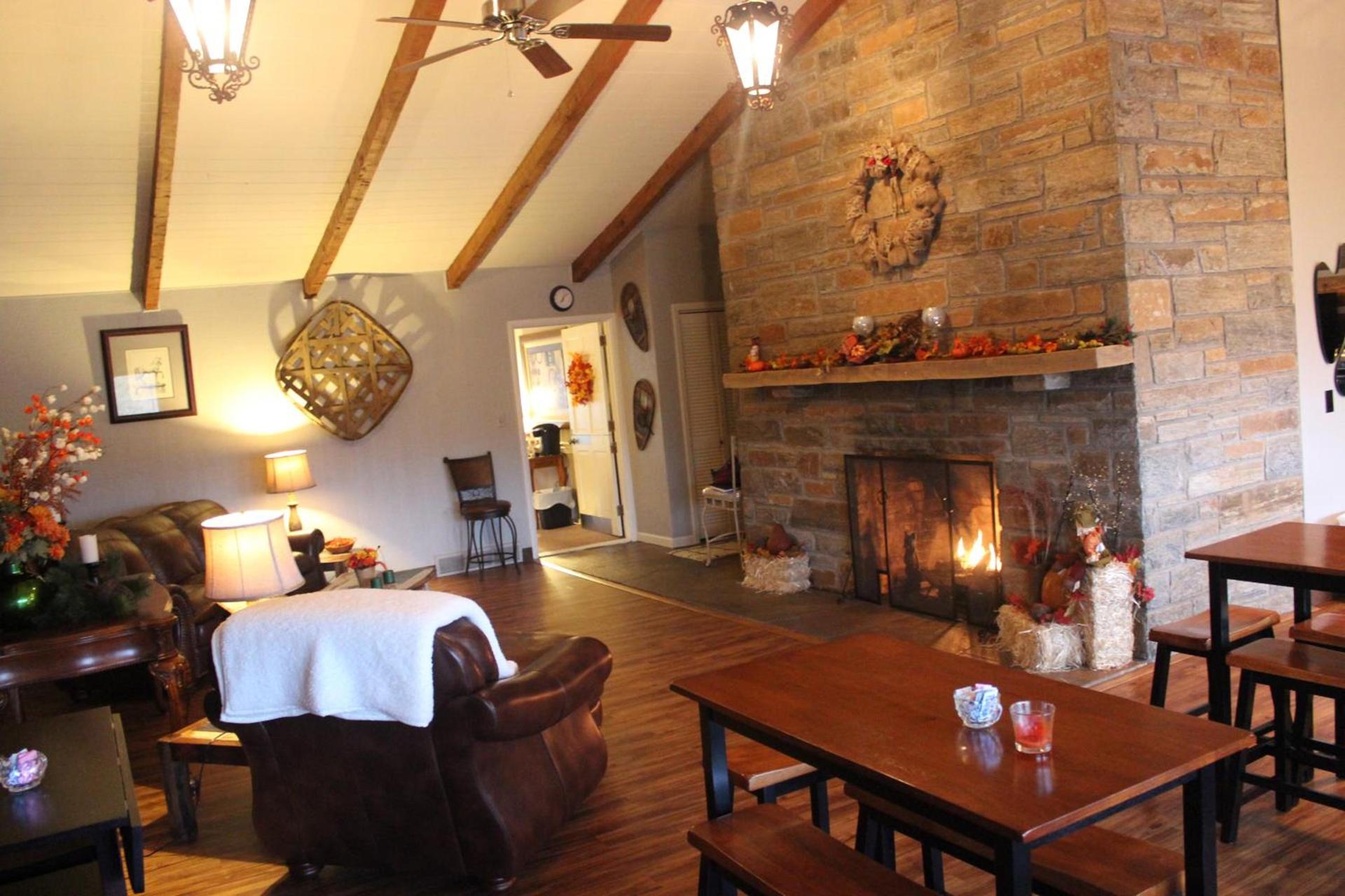 Cliff Dwellers Inn photo 76
