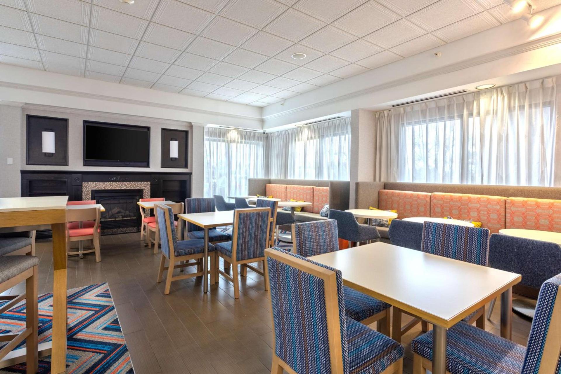 Hampton Inn Buffalo-South/I-90 photo 5