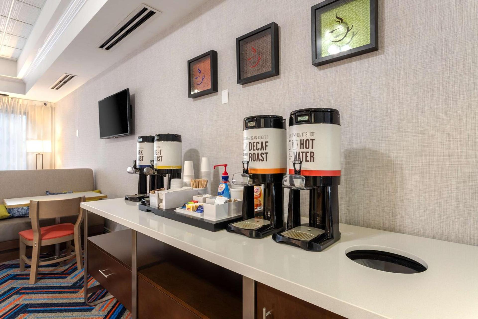 Hampton Inn Buffalo-South/I-90 photo 10