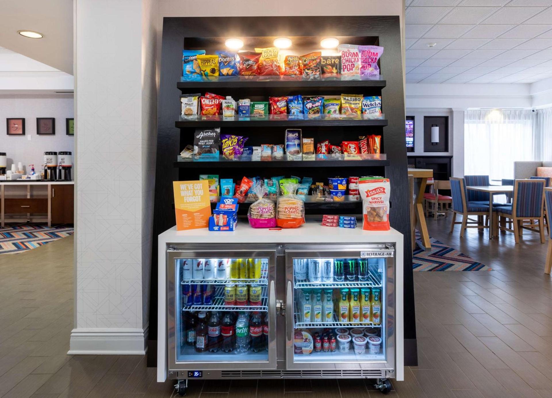 Hampton Inn Buffalo-South/I-90 photo 11