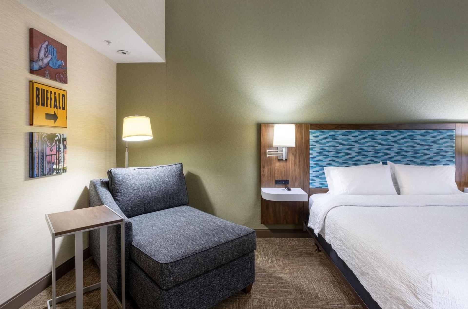 Hampton Inn Buffalo-South/I-90 photo 32