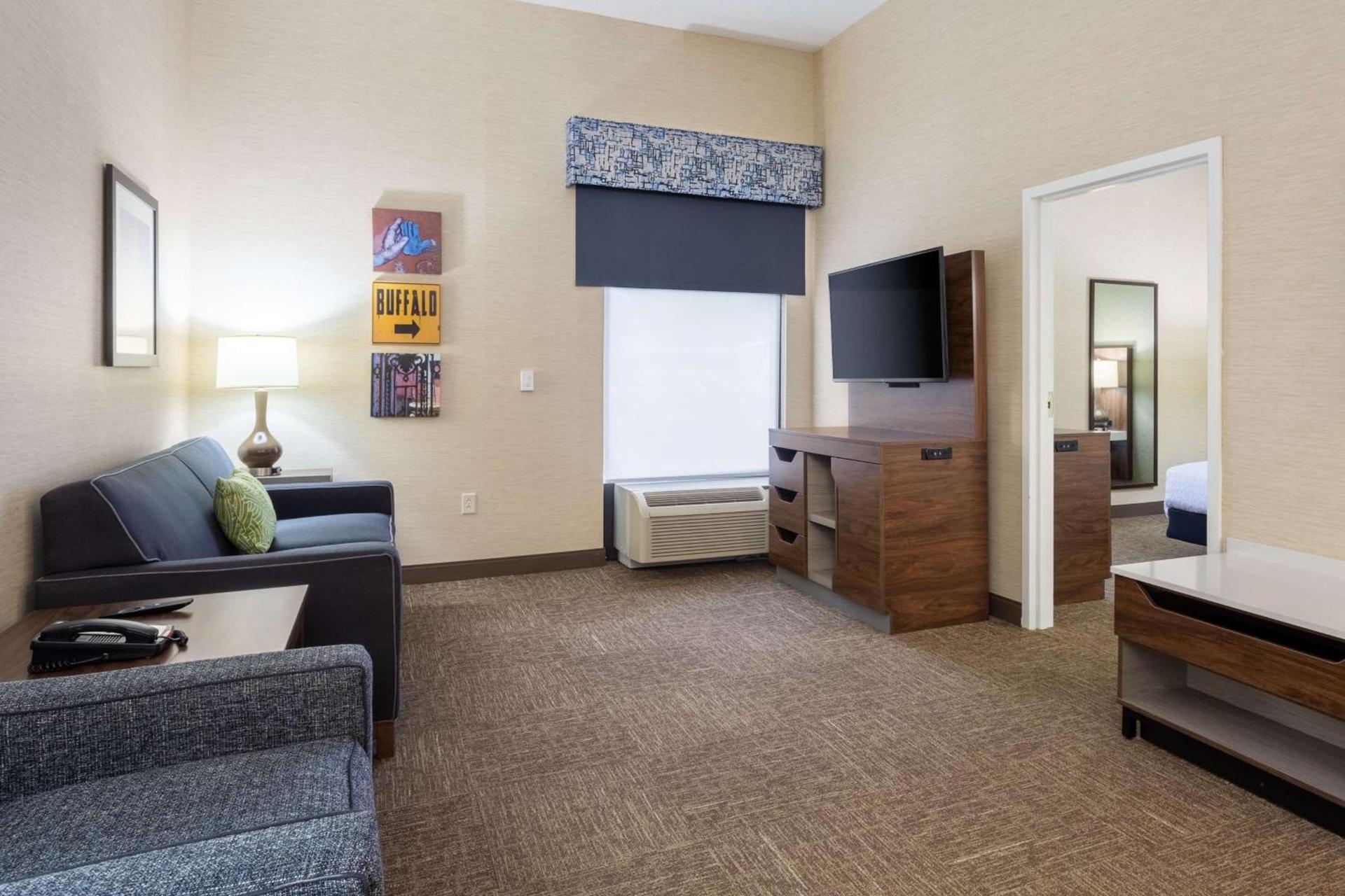 Hampton Inn Buffalo-South/I-90 photo 37