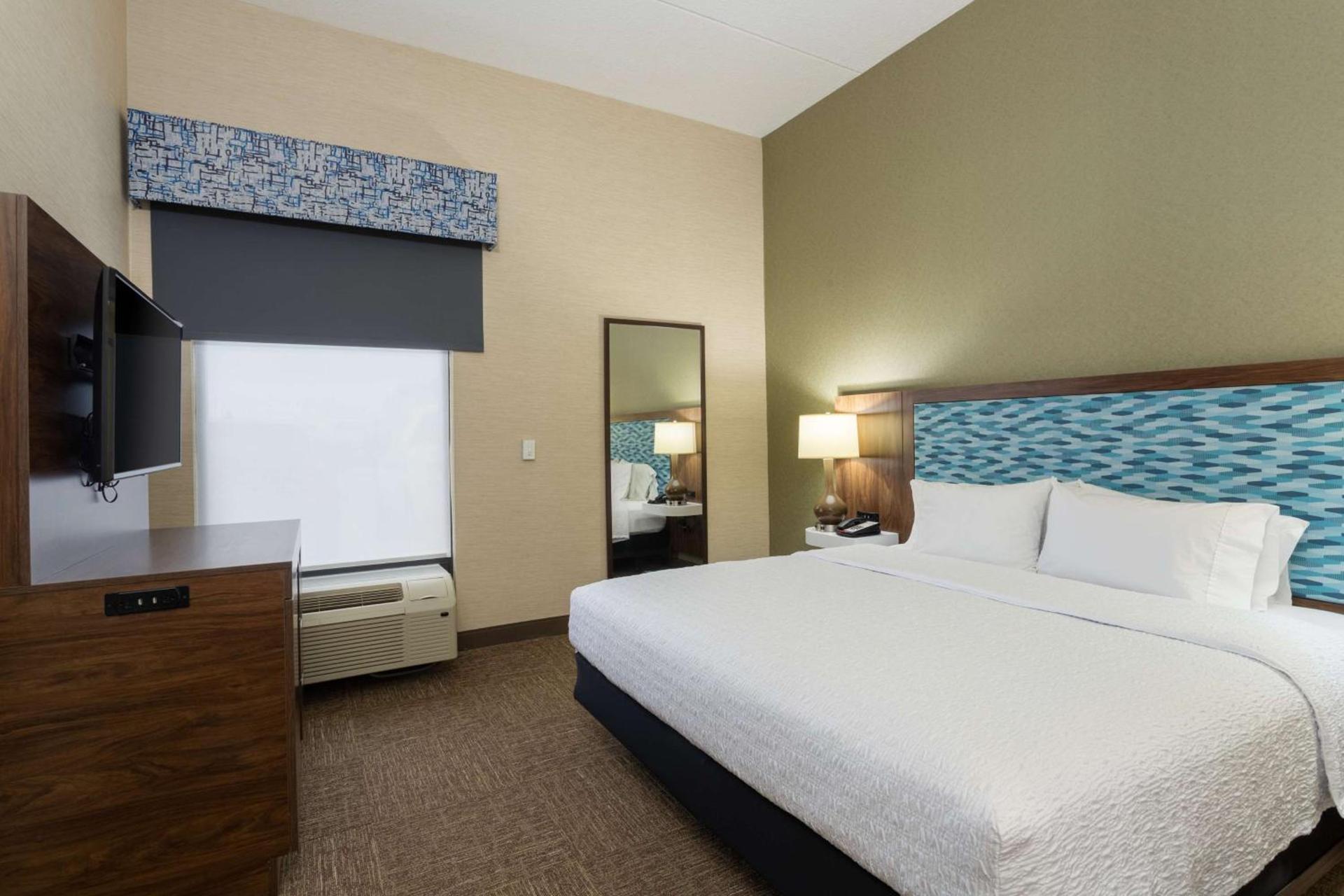 Hampton Inn Buffalo-South/I-90 photo 38
