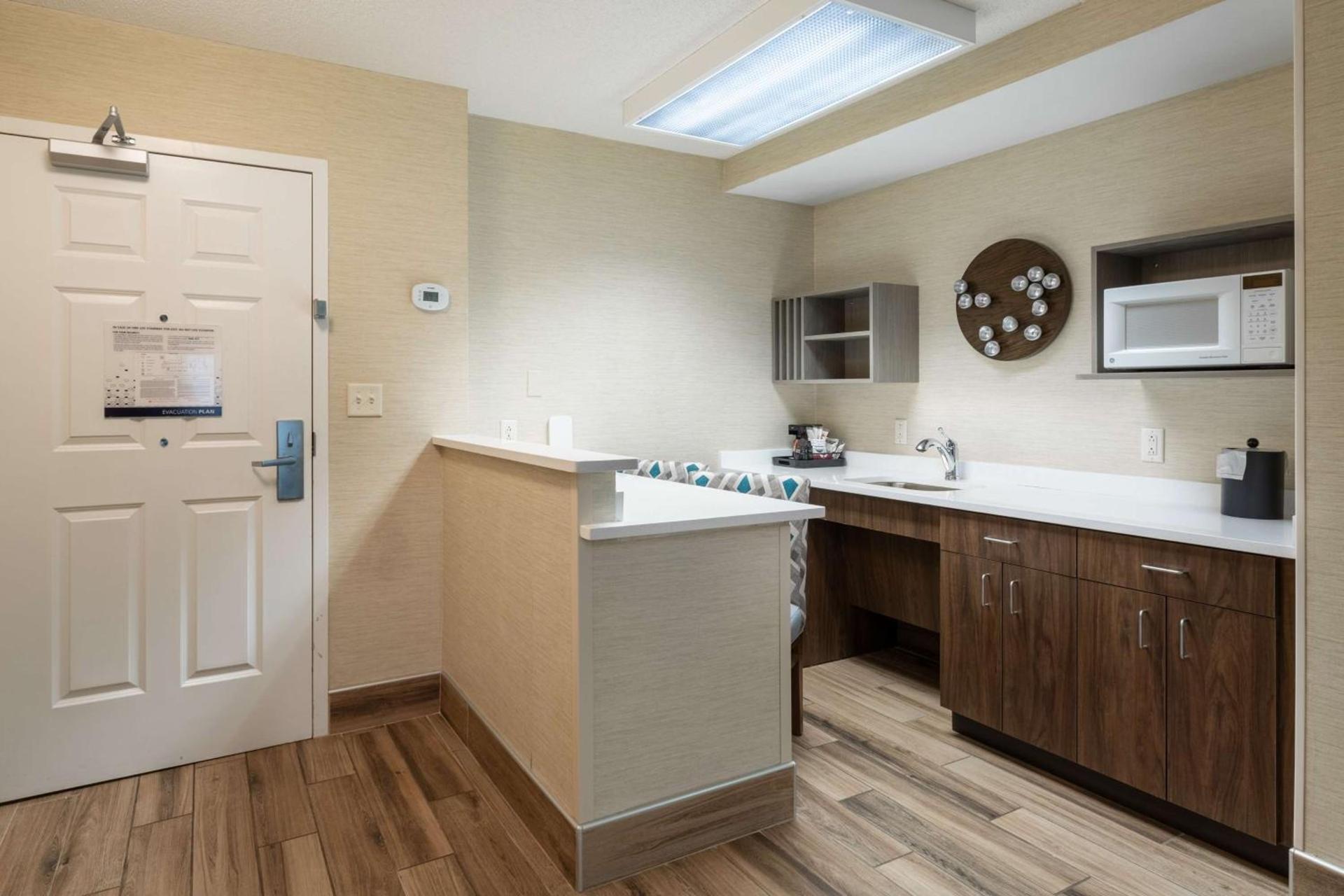 Hampton Inn Buffalo-South/I-90 photo 41