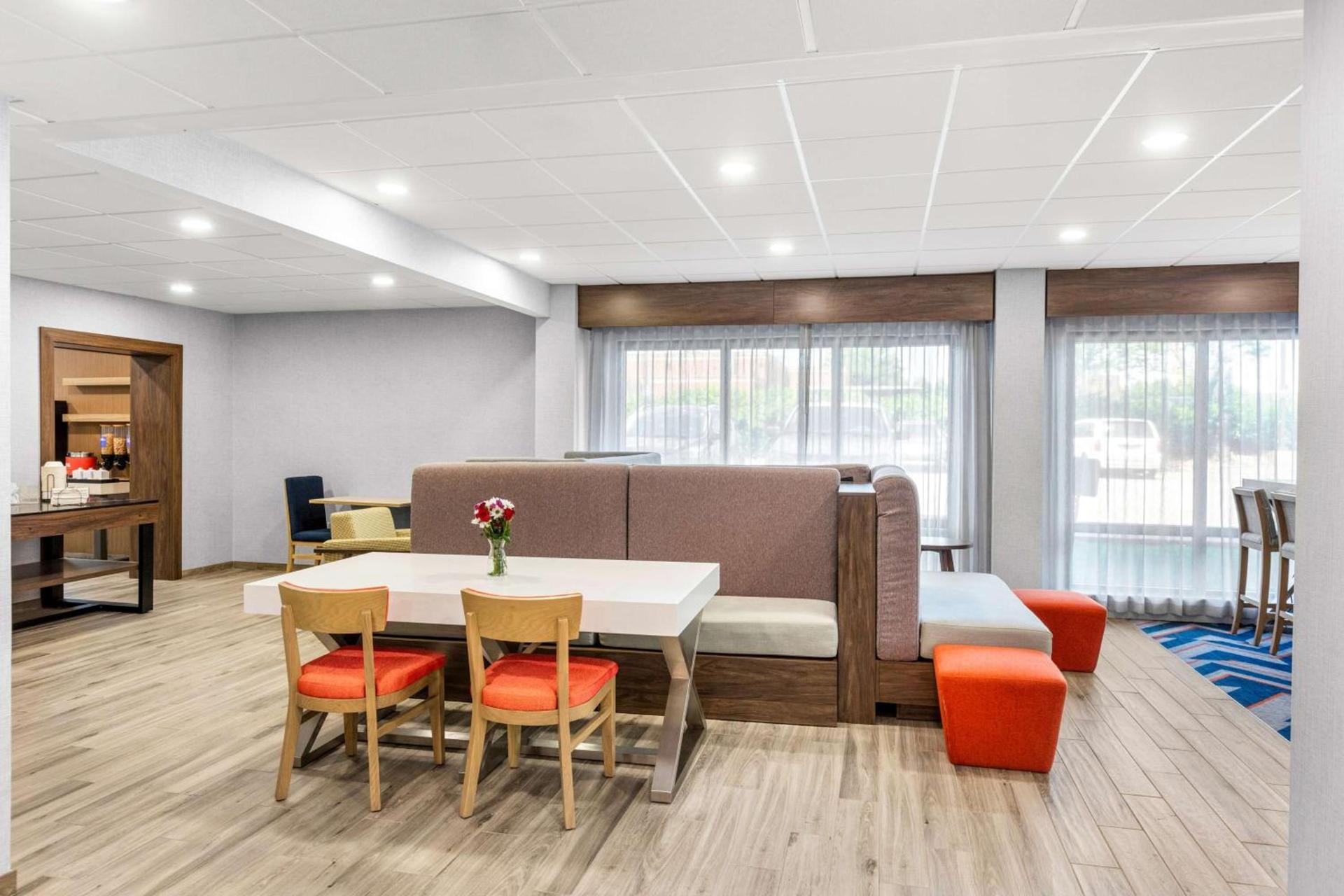Hampton Inn Knoxville-Airport photo 5