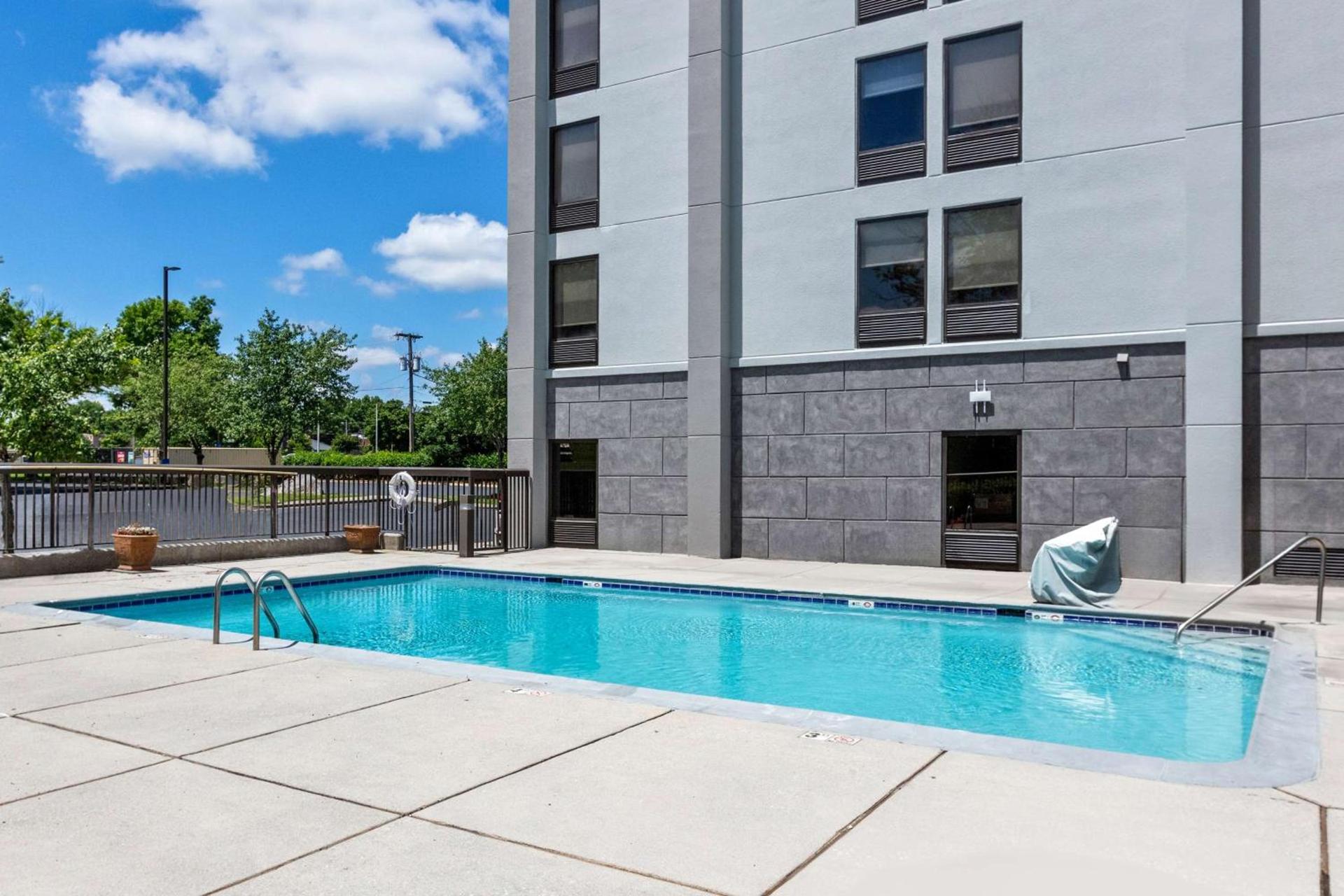 Hampton Inn Knoxville-Airport photo 9