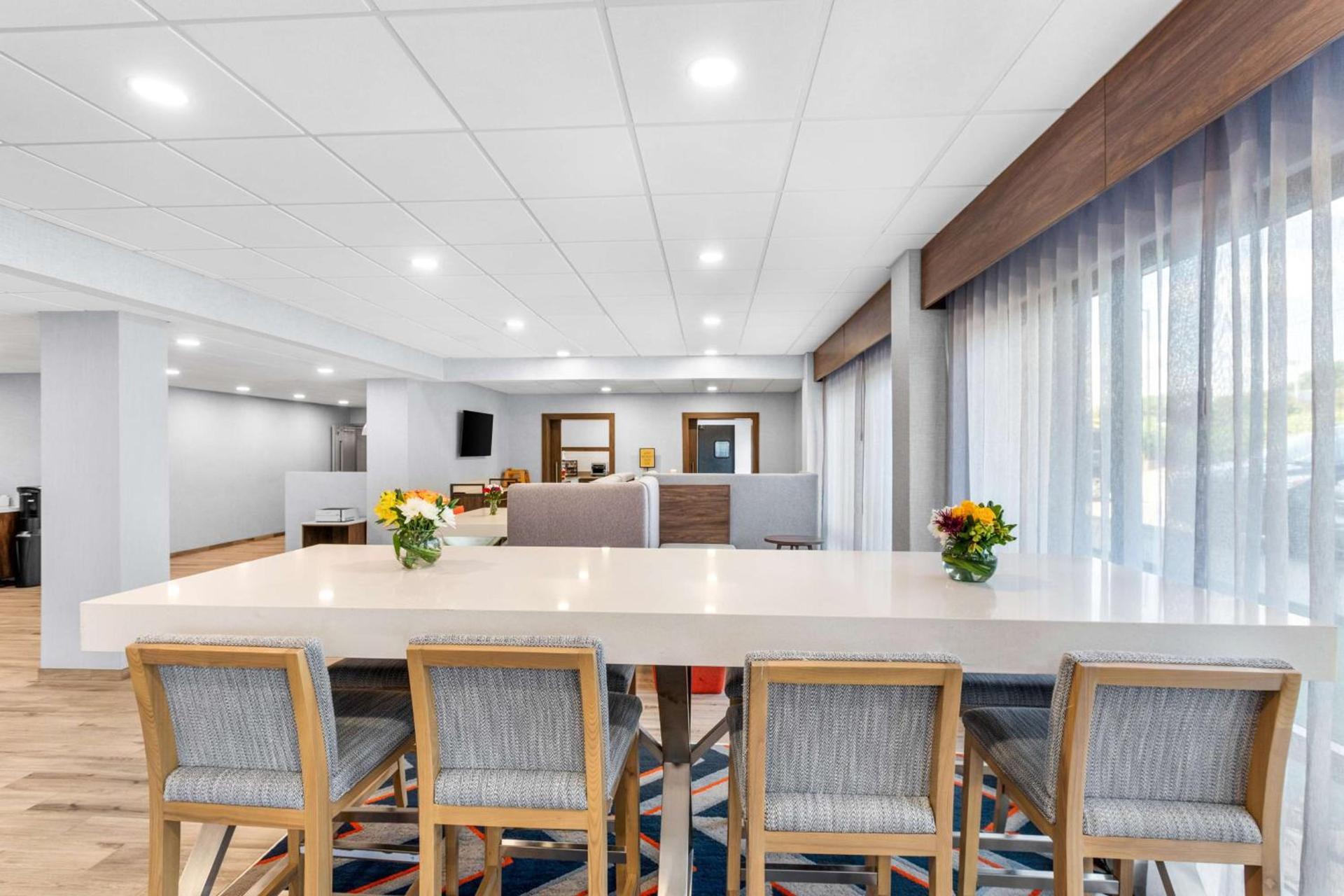 Hampton Inn Knoxville-Airport photo 16