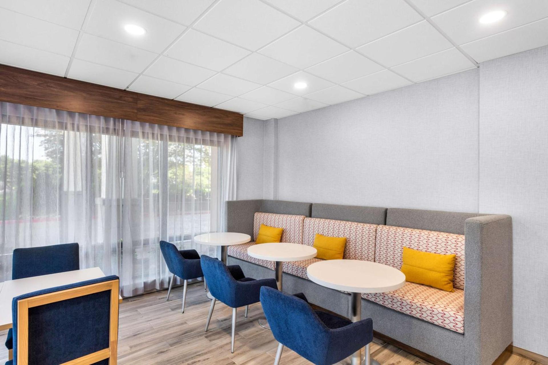 Hampton Inn Knoxville-Airport photo 18