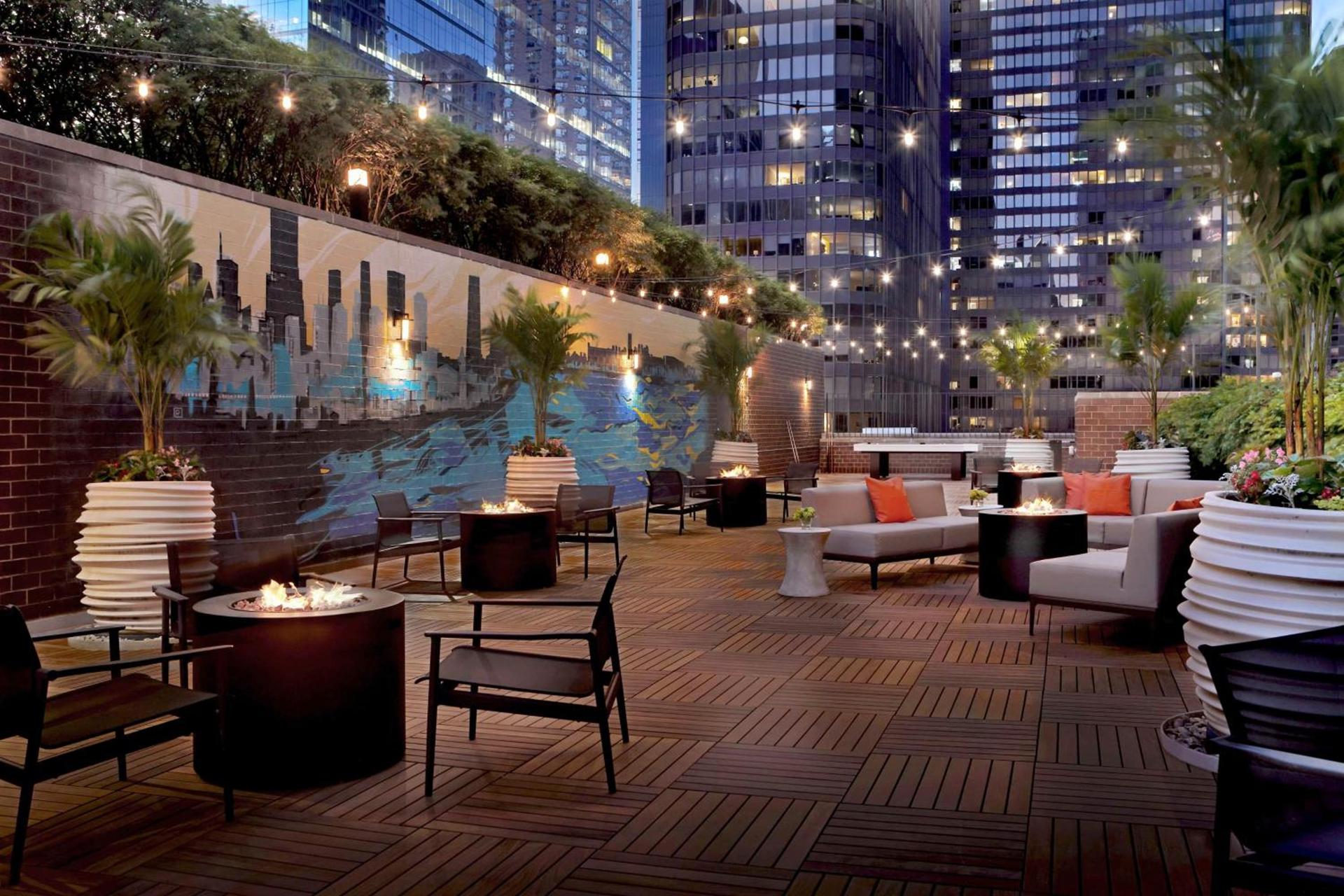 DoubleTree by Hilton Chicago Magnificent Mile photo 4