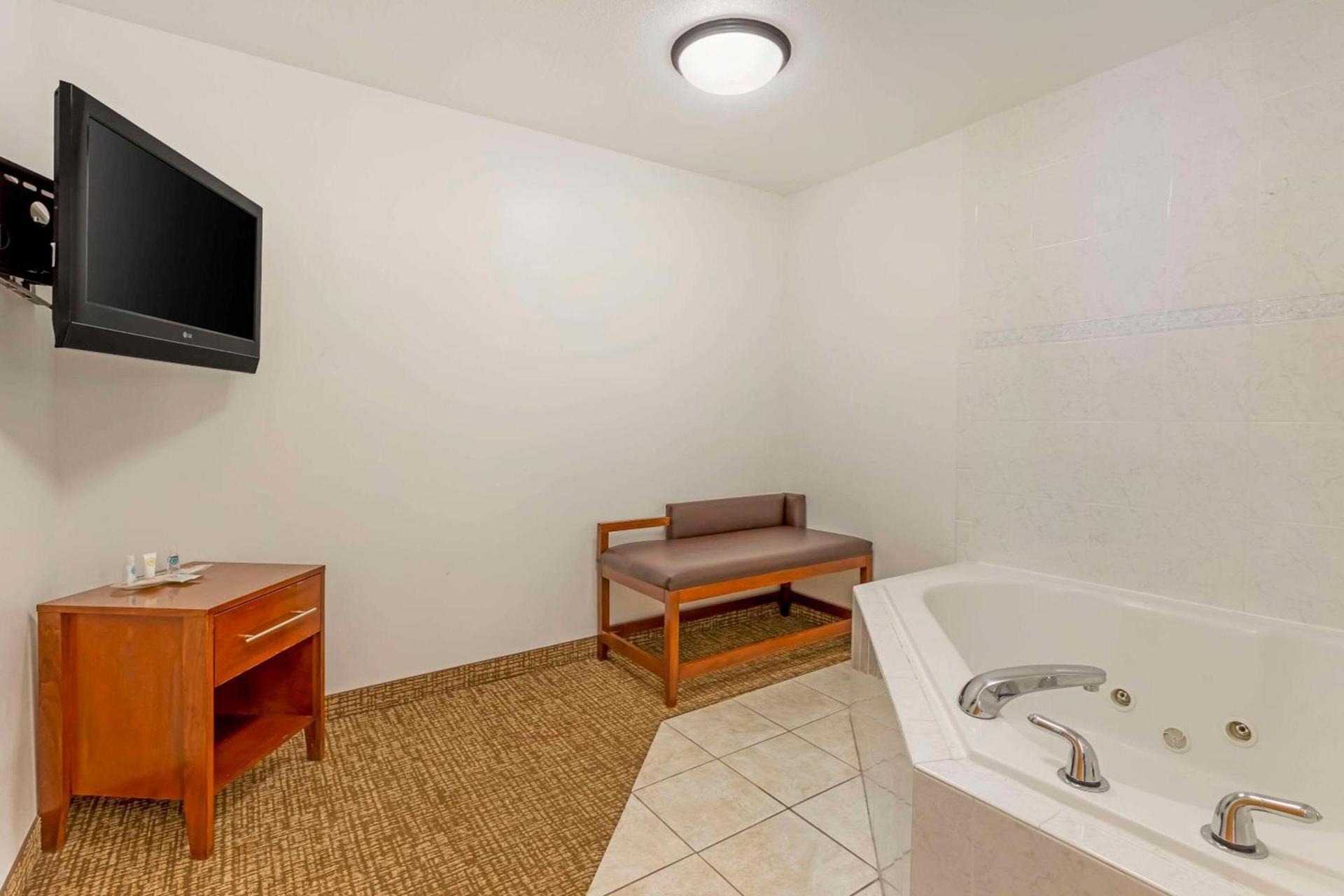 Comfort Suites Longmont photo 7