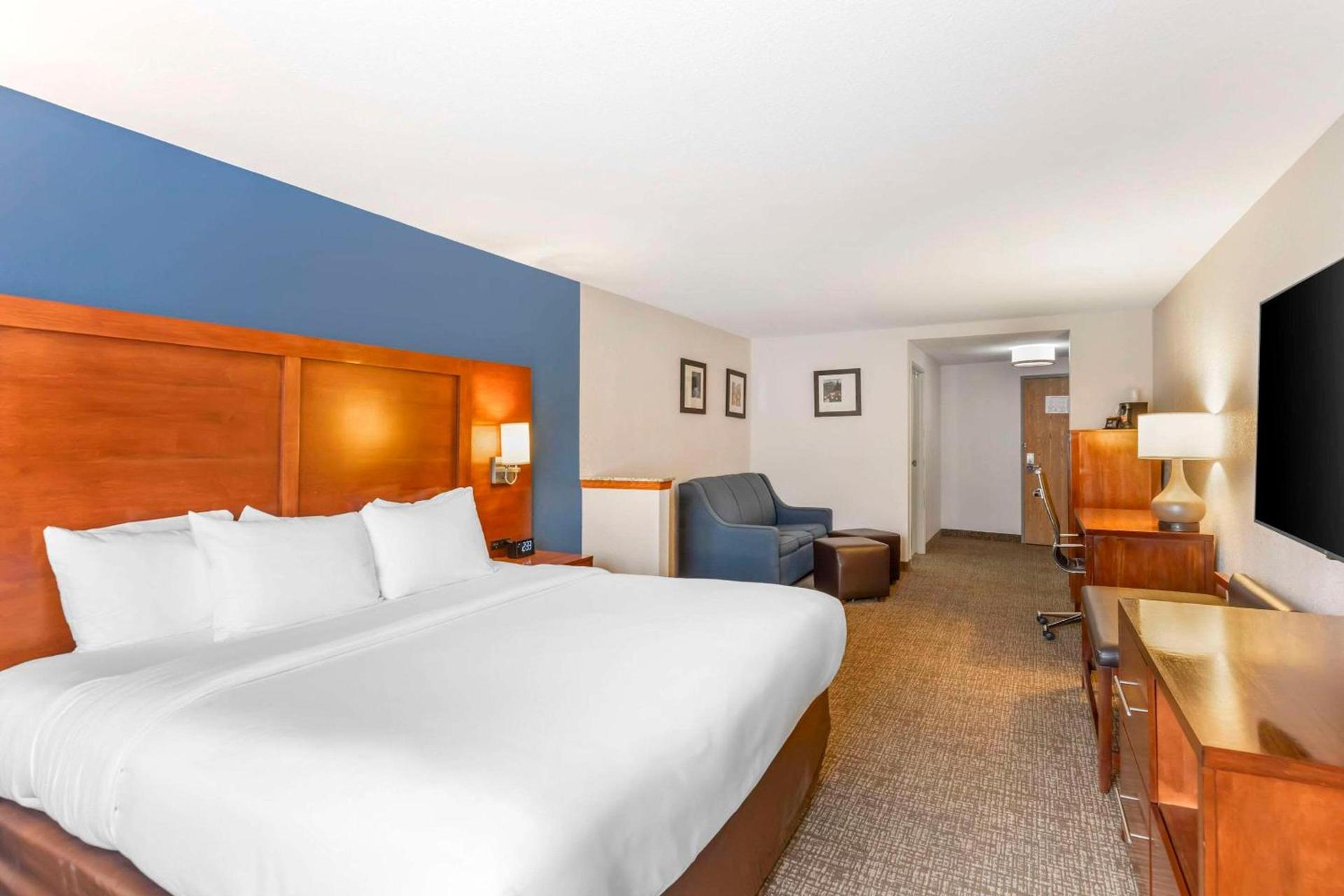 Comfort Suites Longmont photo 9