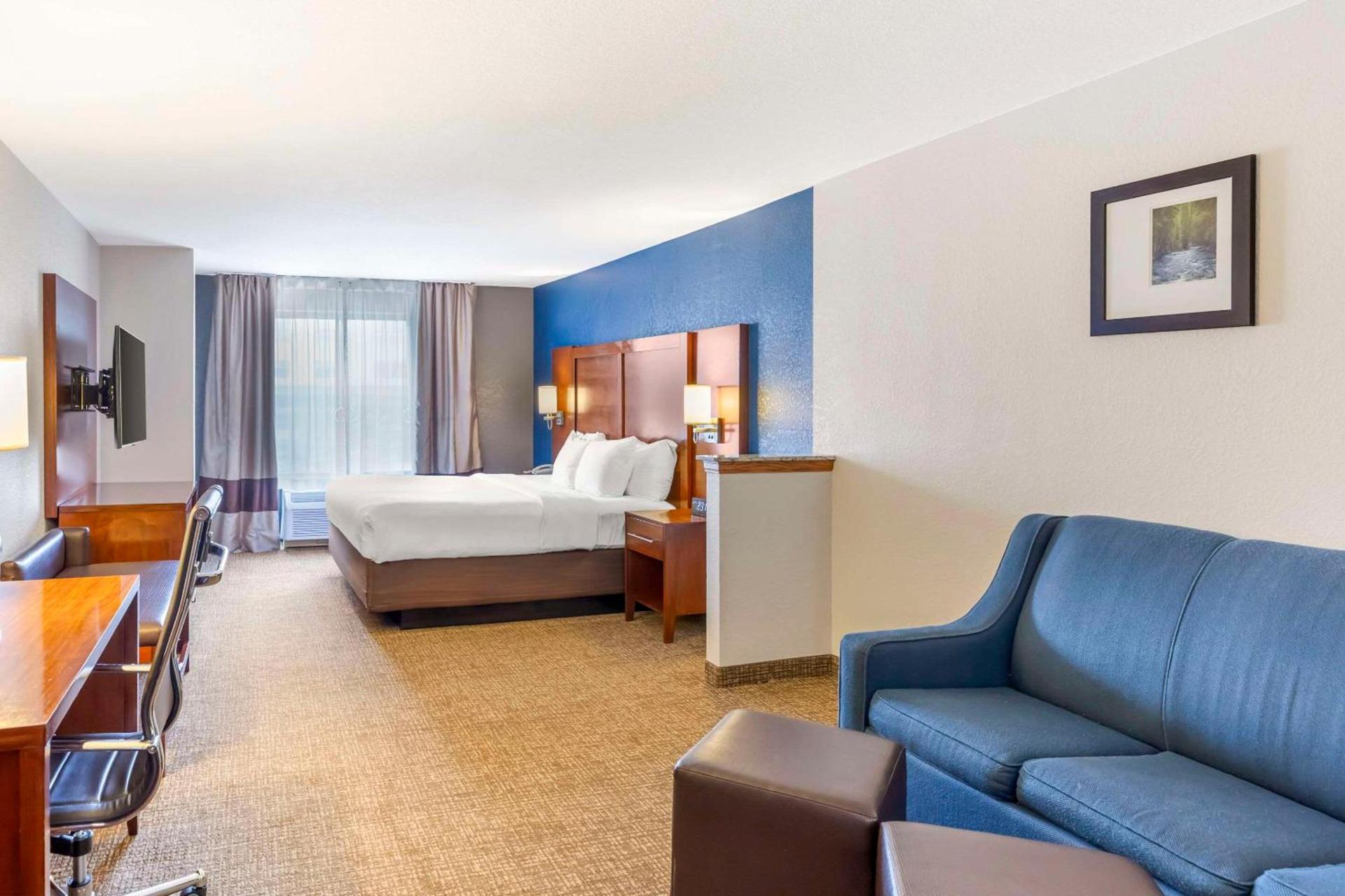 Comfort Suites Longmont photo 10