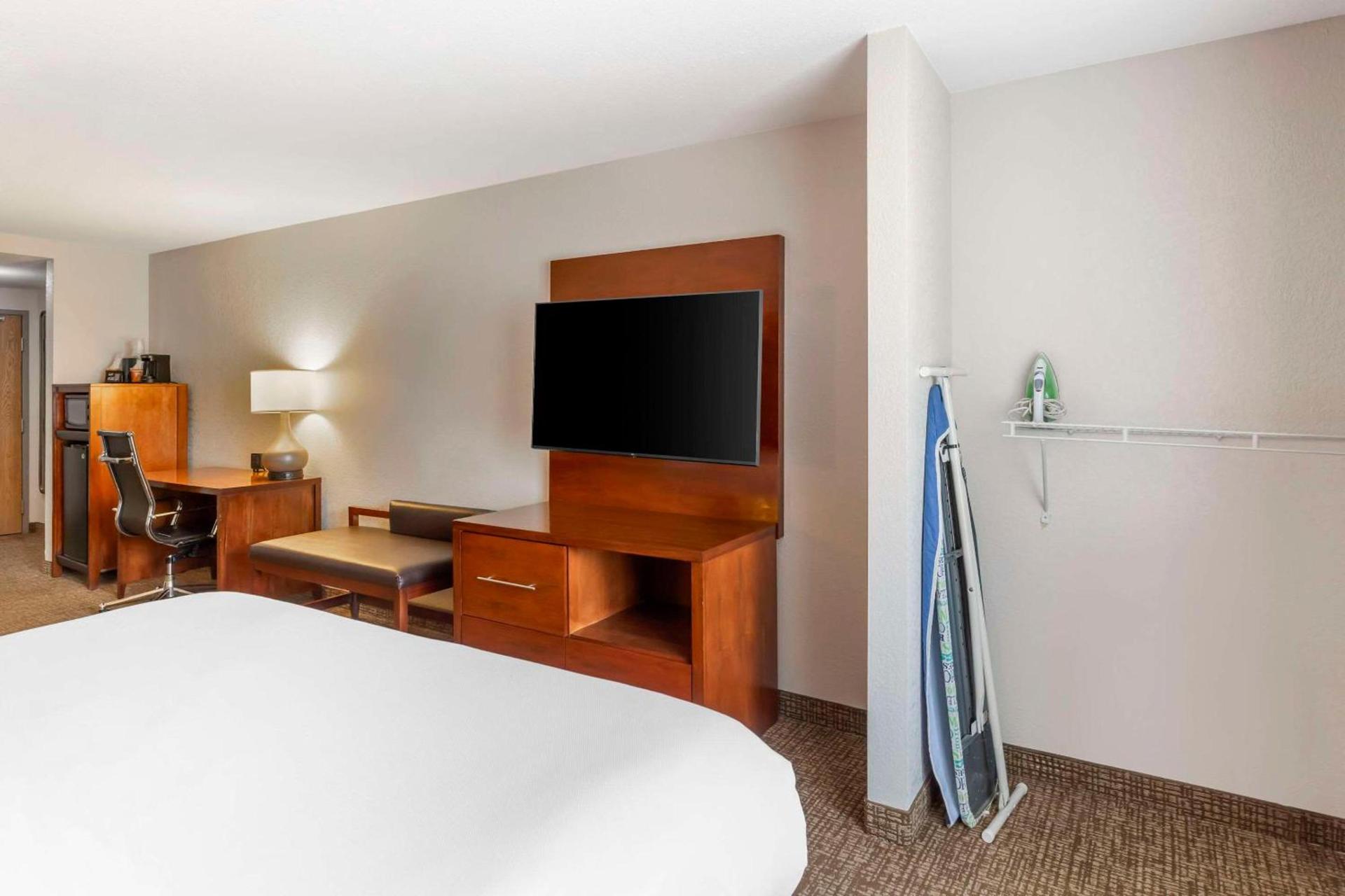Comfort Suites Longmont photo 11