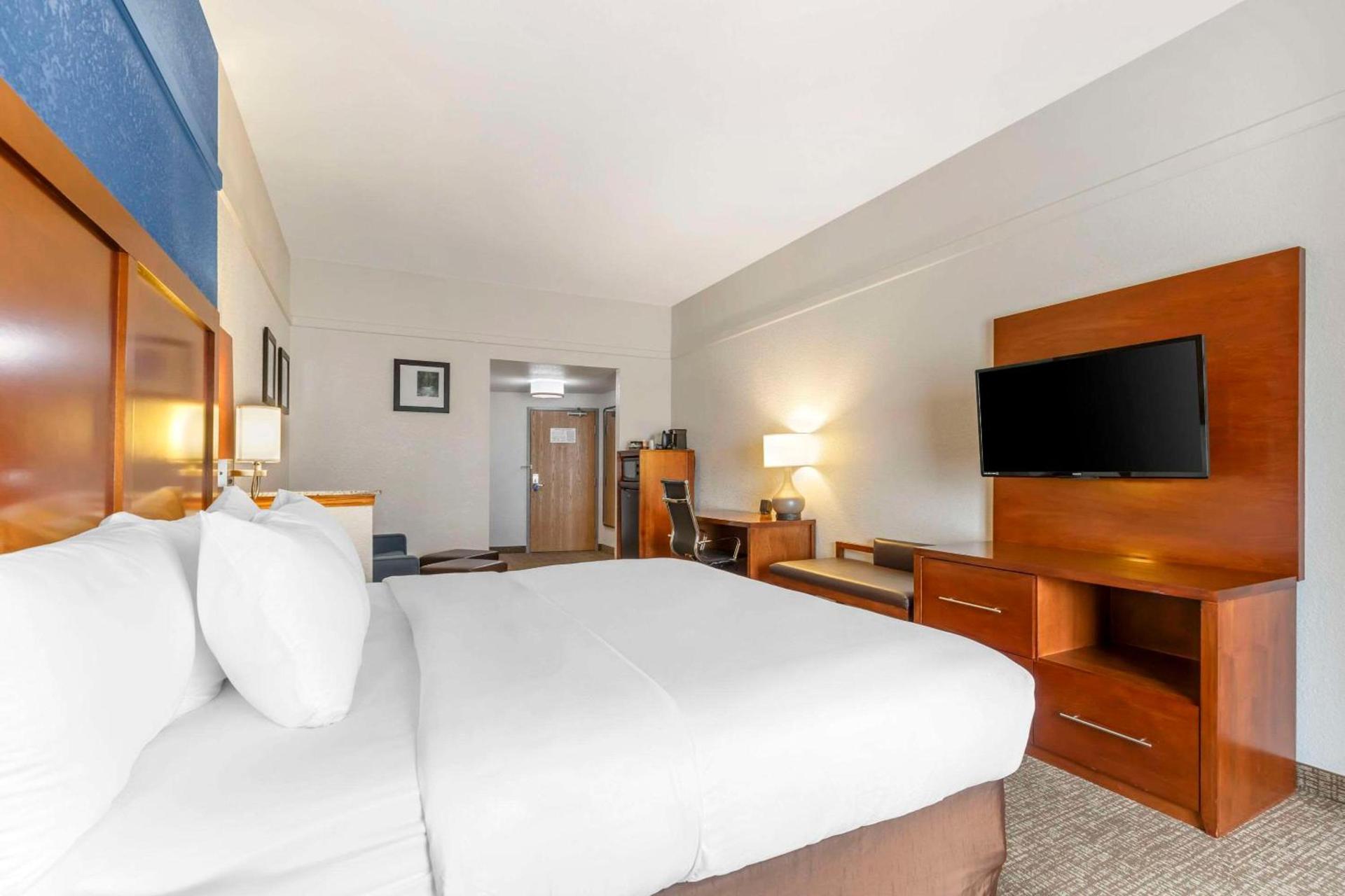Comfort Suites Longmont photo 14