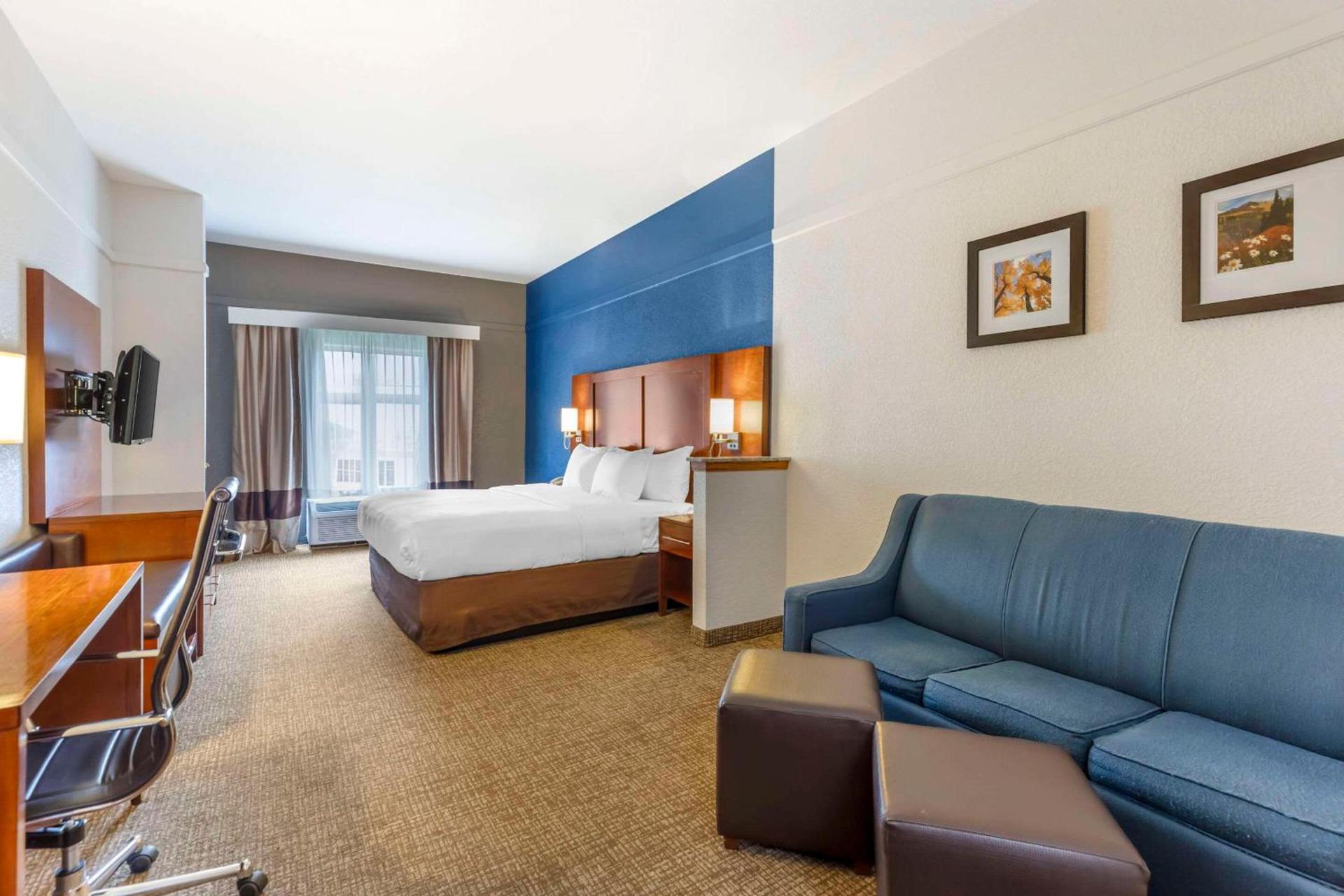 Comfort Suites Longmont photo 13