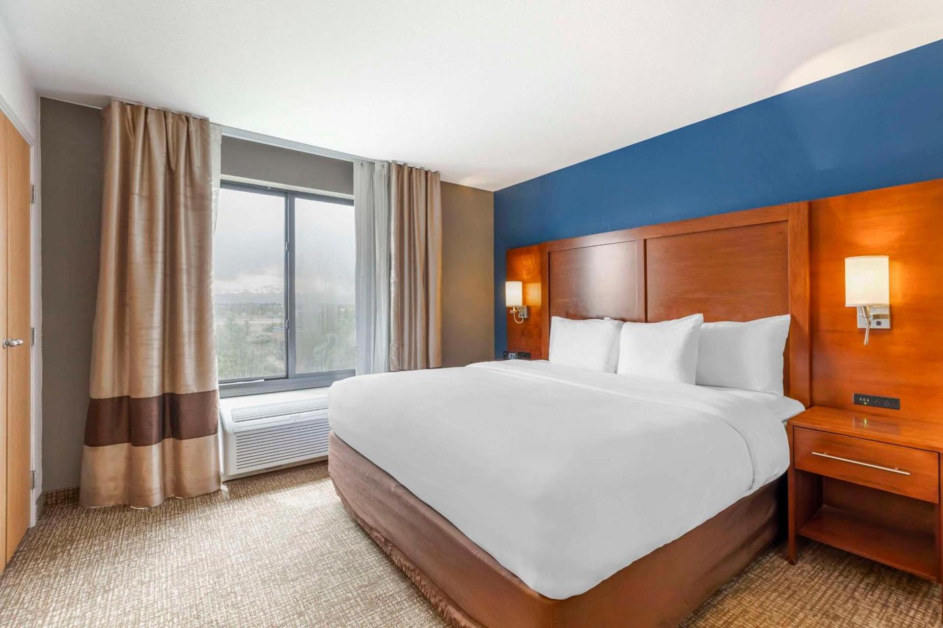 Comfort Suites Longmont photo 17