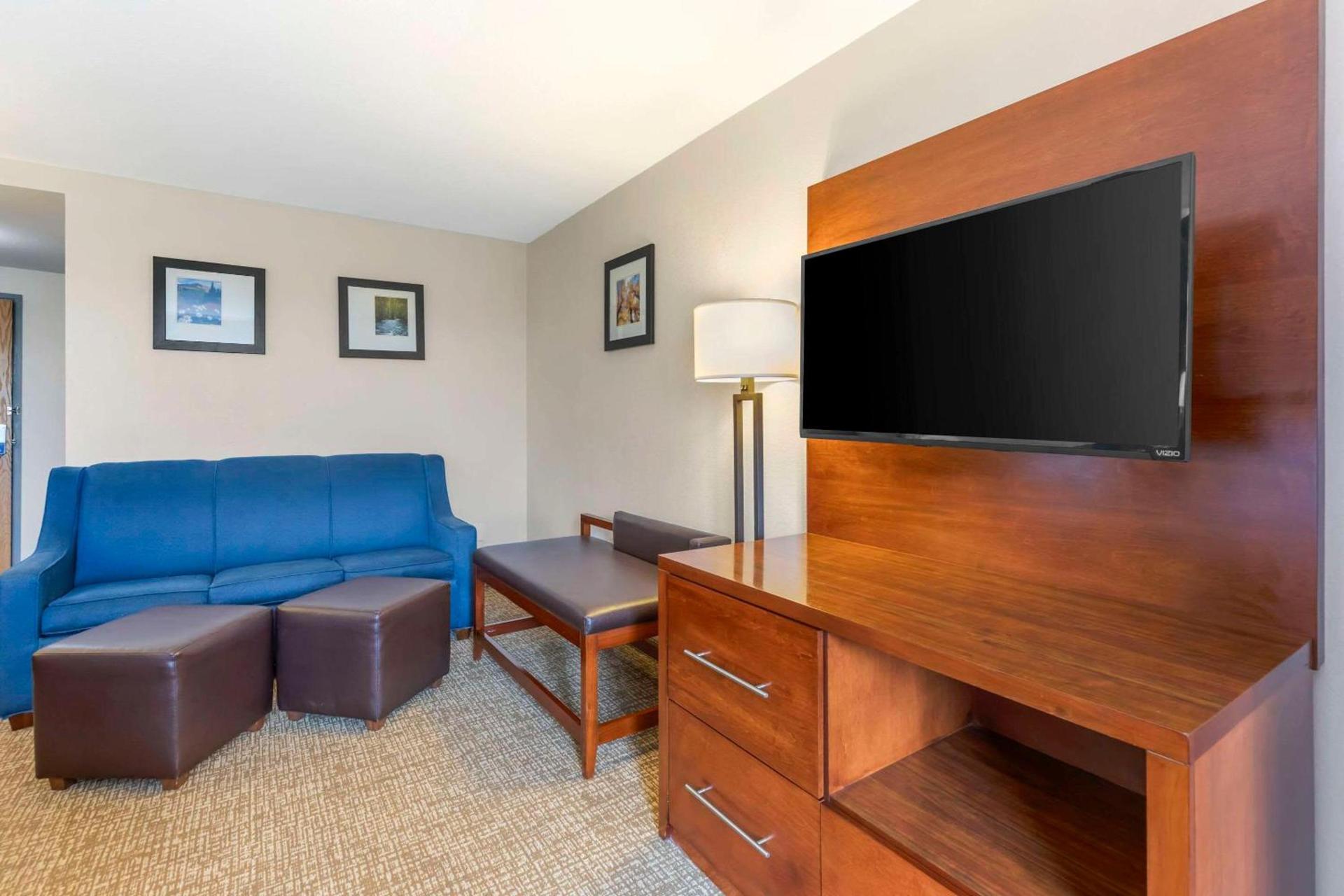 Comfort Suites Longmont photo 19