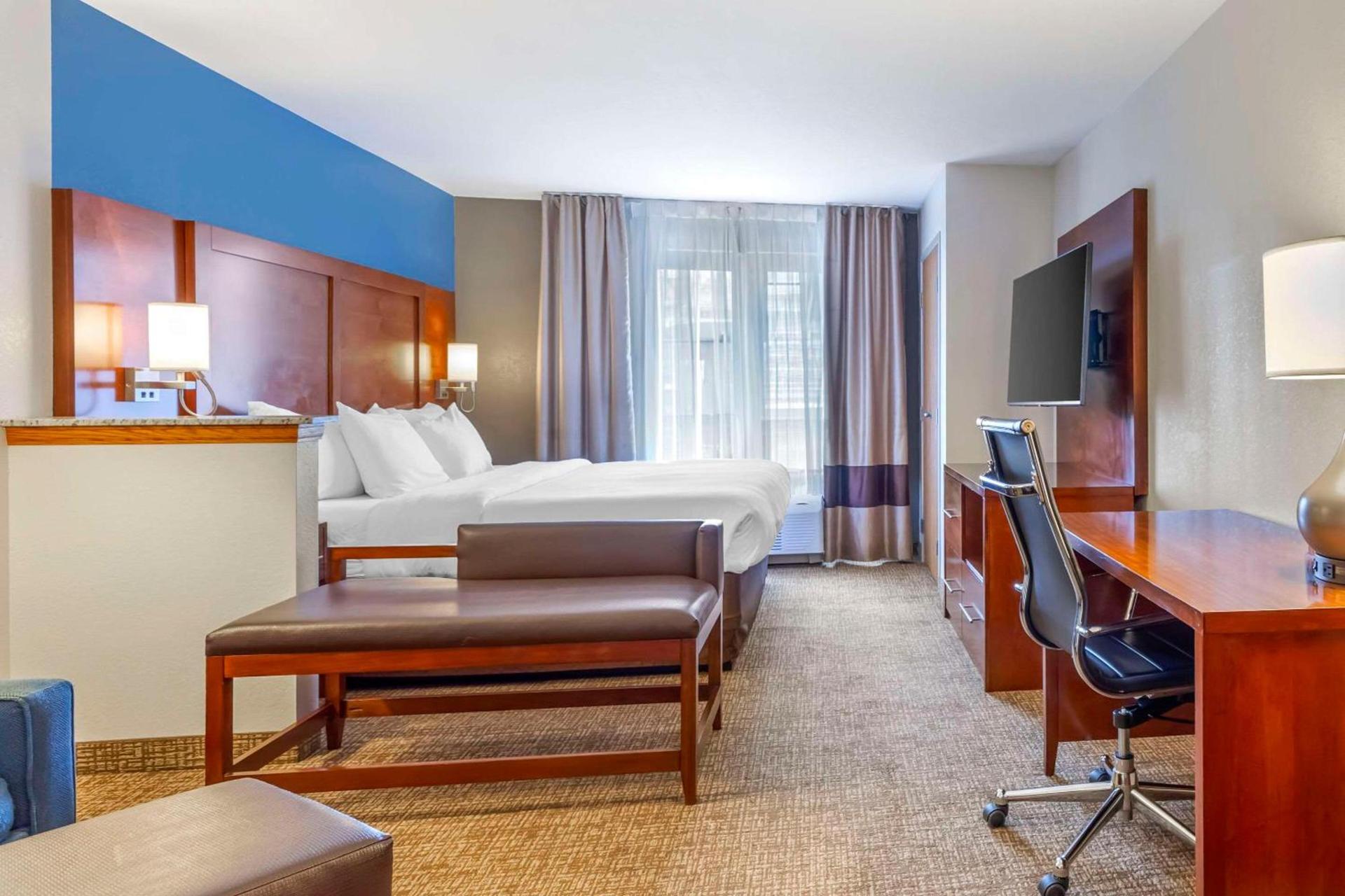Comfort Suites Longmont photo 22