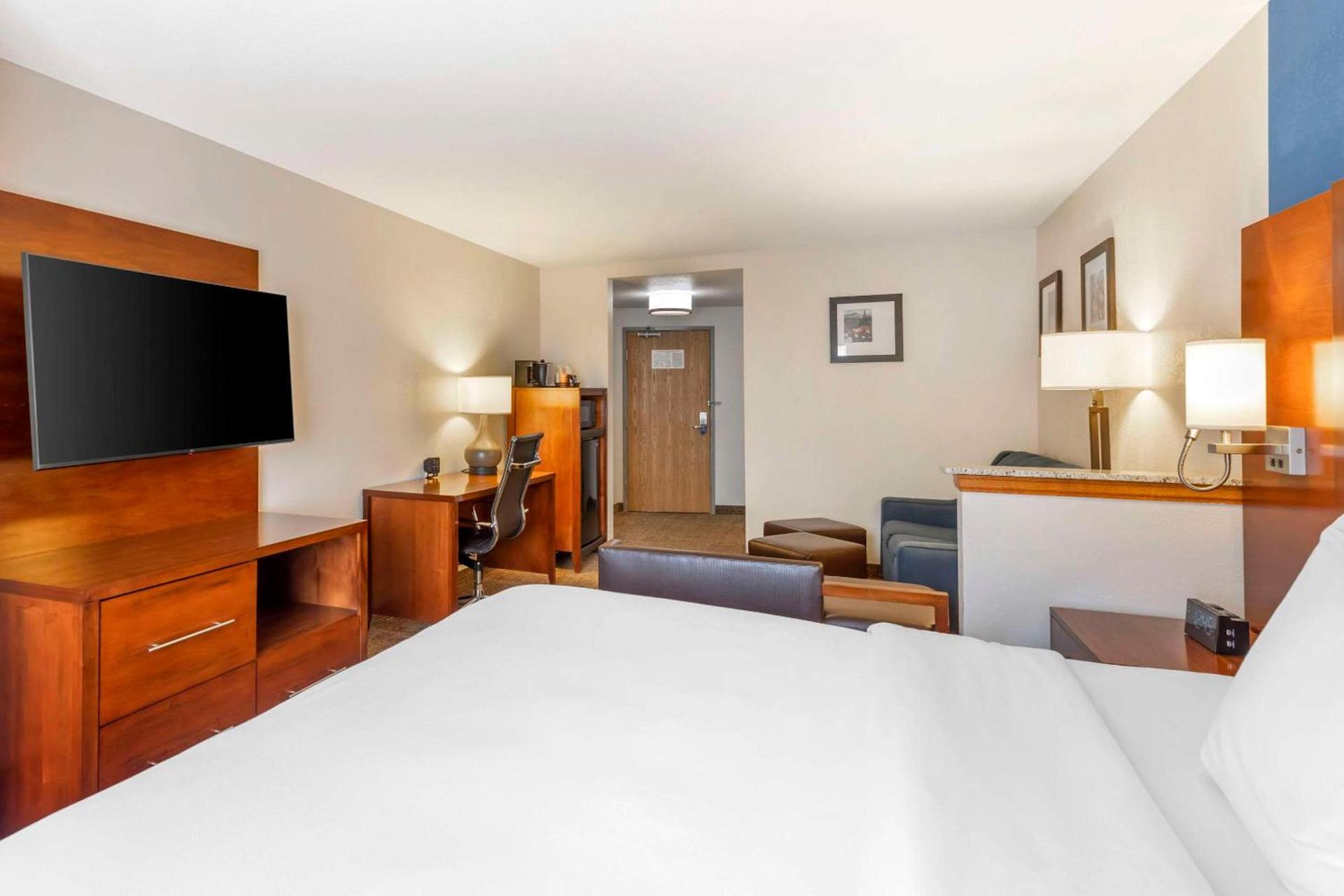 Comfort Suites Longmont photo 23